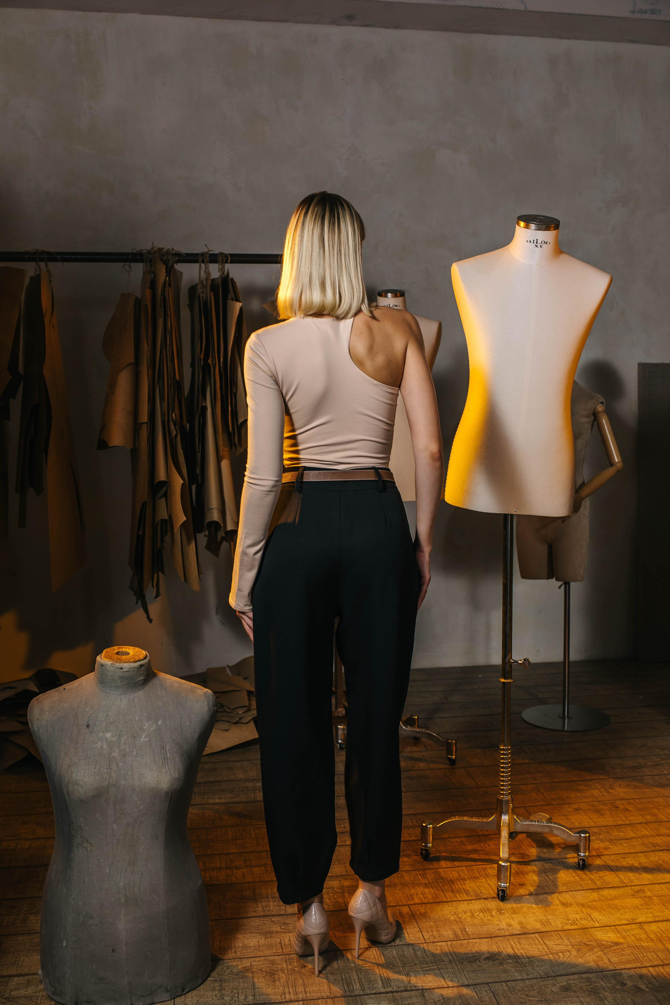 Реклама Брюк. Профессиональный фотограф