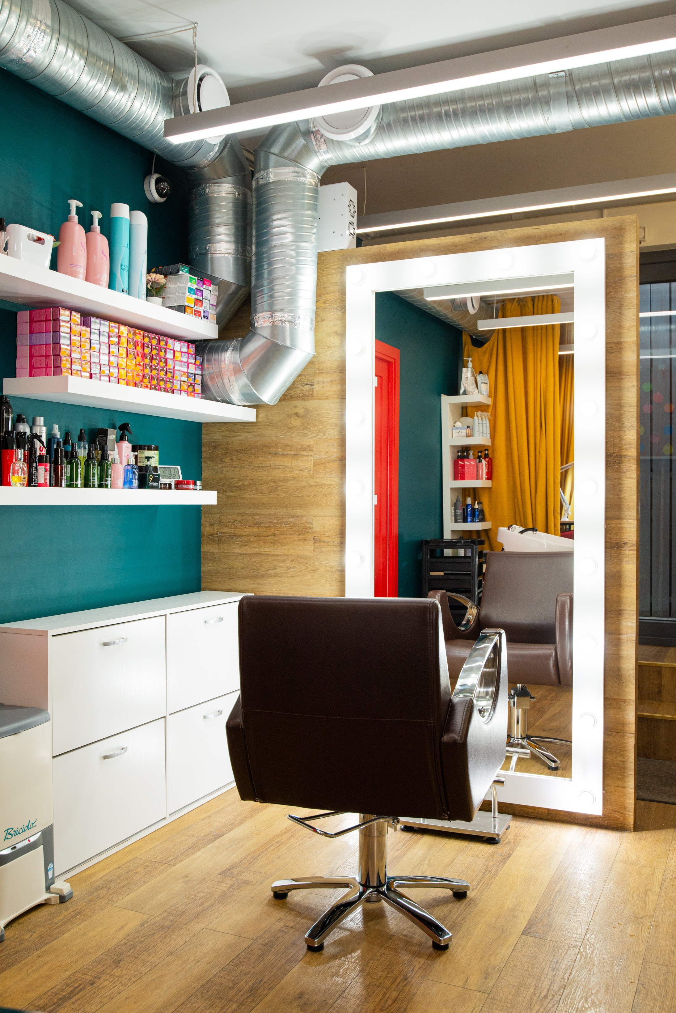 Интерьерная фотосъёмка салонов красоты Force Majeure. Репортажный и персональный фотограф в Москве