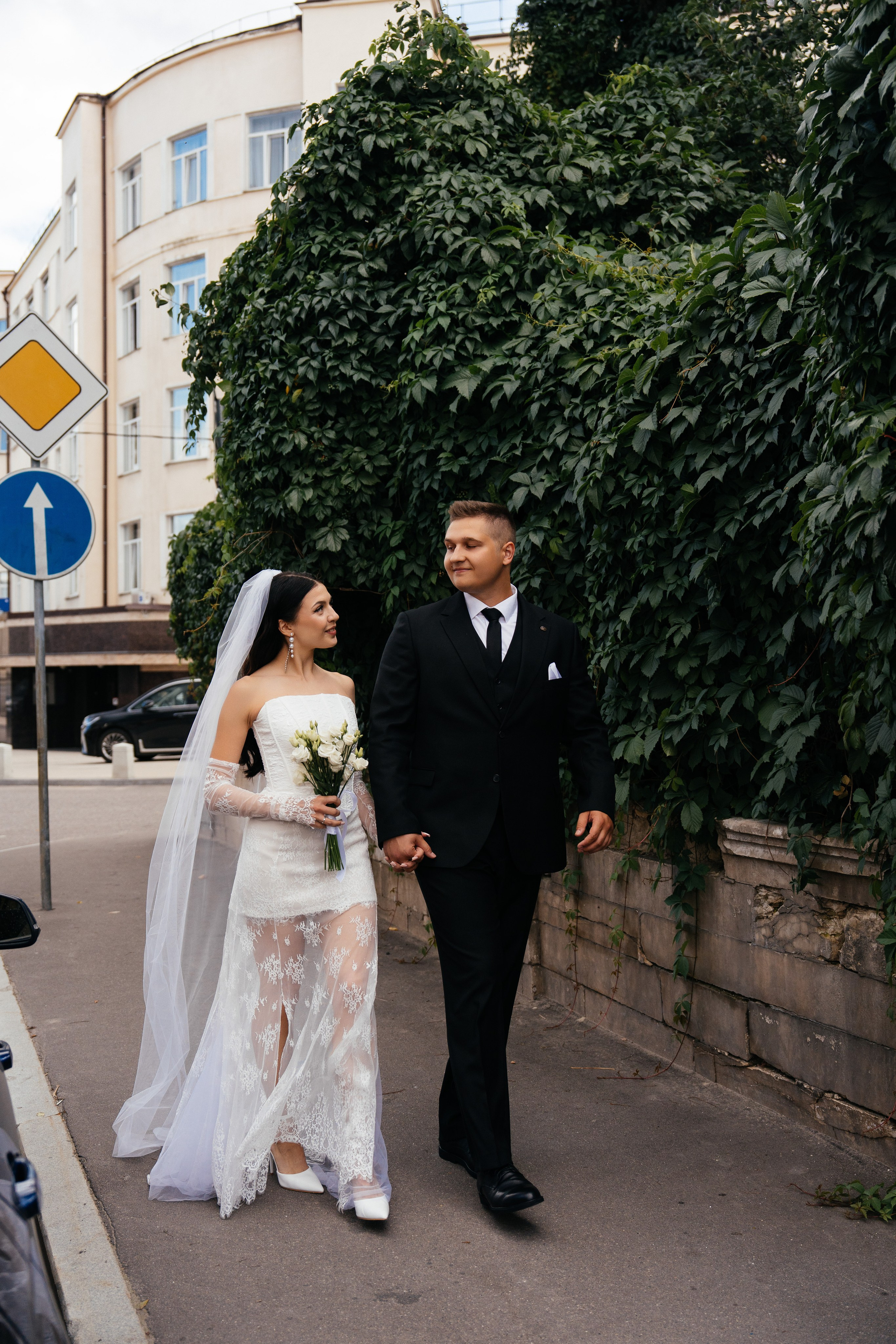 Свадебная фотосессия в Москве у высотки на Котельнической набережной. Свадебный фотограф в Москве Анна Полушина