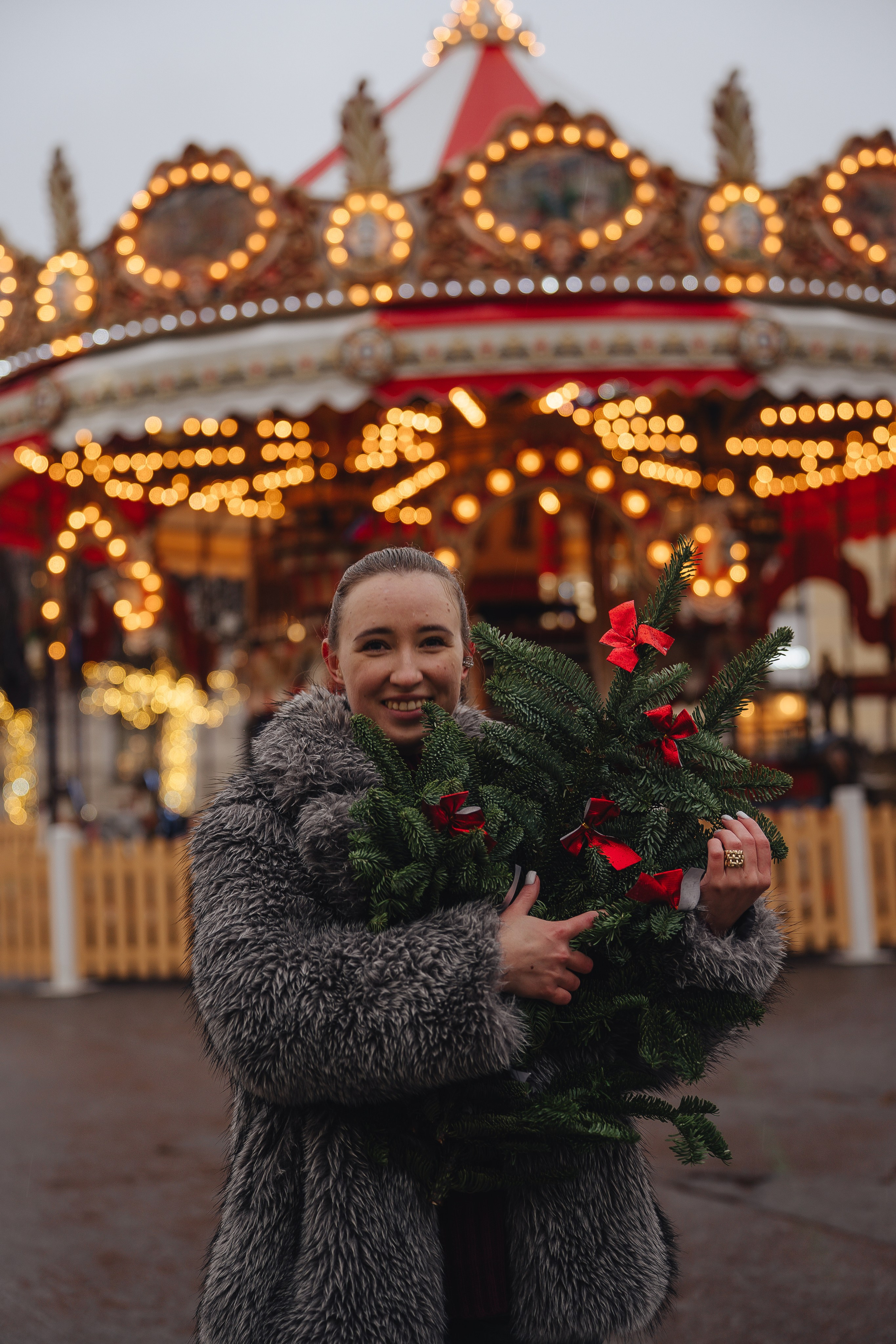 ПРОГУЛКА НА МАНЕЖНОЙ ПЛОЩАДИ ДЛЯ ДЕВУШКИ ПЕРЕД НОВЫМ ГОДОМ (НОВОГОДНЯЯ ФОТОСЕССИИЯ НА МАНЕЖНОЙ ПЛОЩАДИ). Профессиональный фотограф, Санкт-Петербург — Виктория Богомолова
