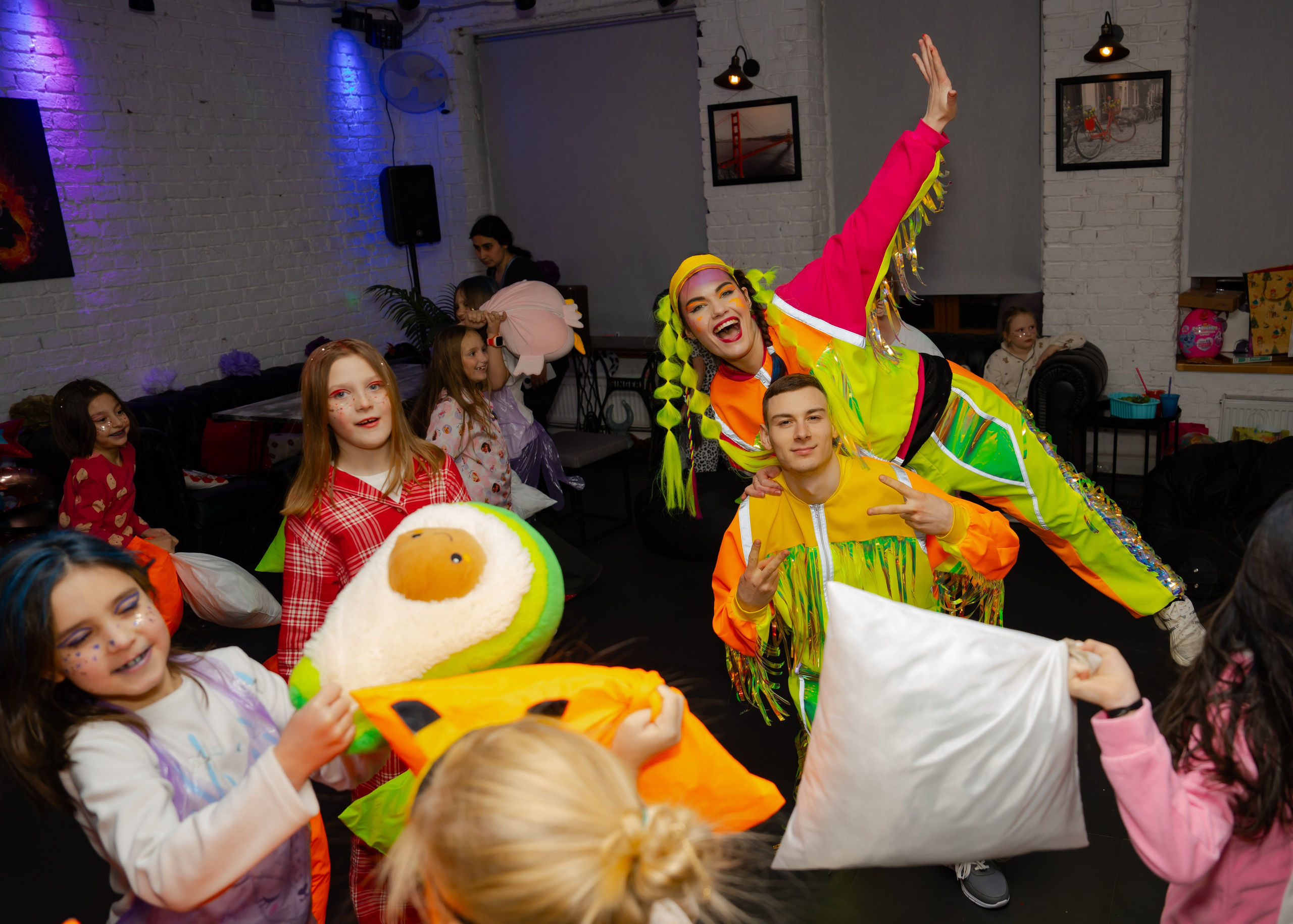 Битва подушками. Крамер Юлиана детский и семейный фотограф