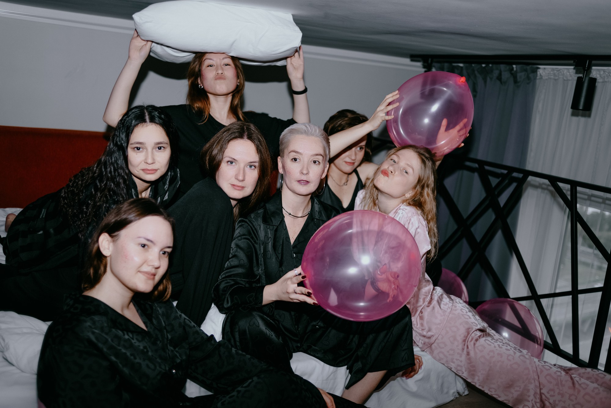 Фотограф на девичник в Тюмени — репортажная съемка праздника. Портретный фотограф Тюмень Дарья Мустафина