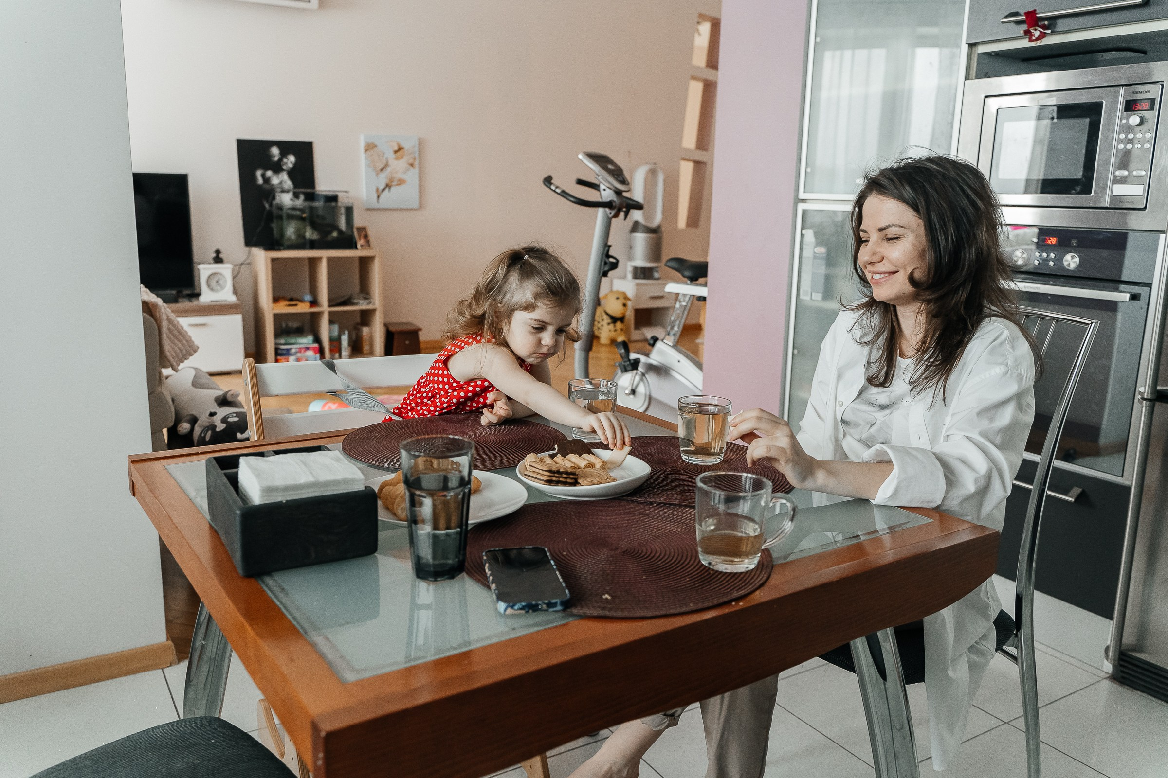 Катя и Ева семейная съемка. Семейный видеограф и фотограф Соснина Марина