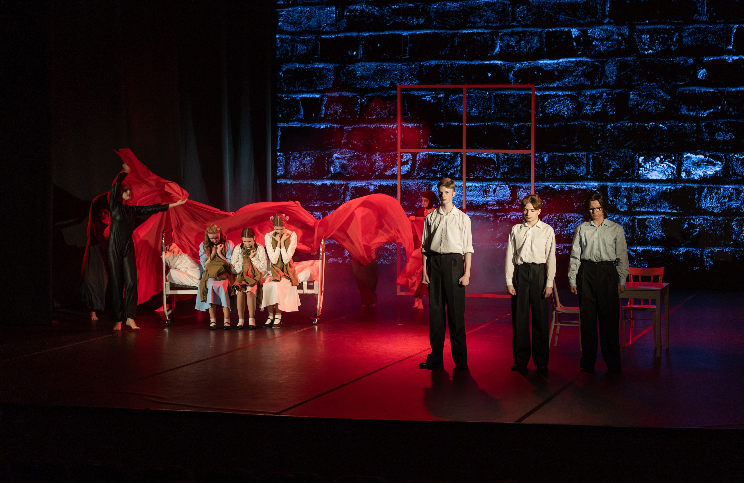 Спектакль «Будем жить». Молодежный театр Призма. Фотограф в Нижнем Новгороде, Дзержинске Олеся Хозяева