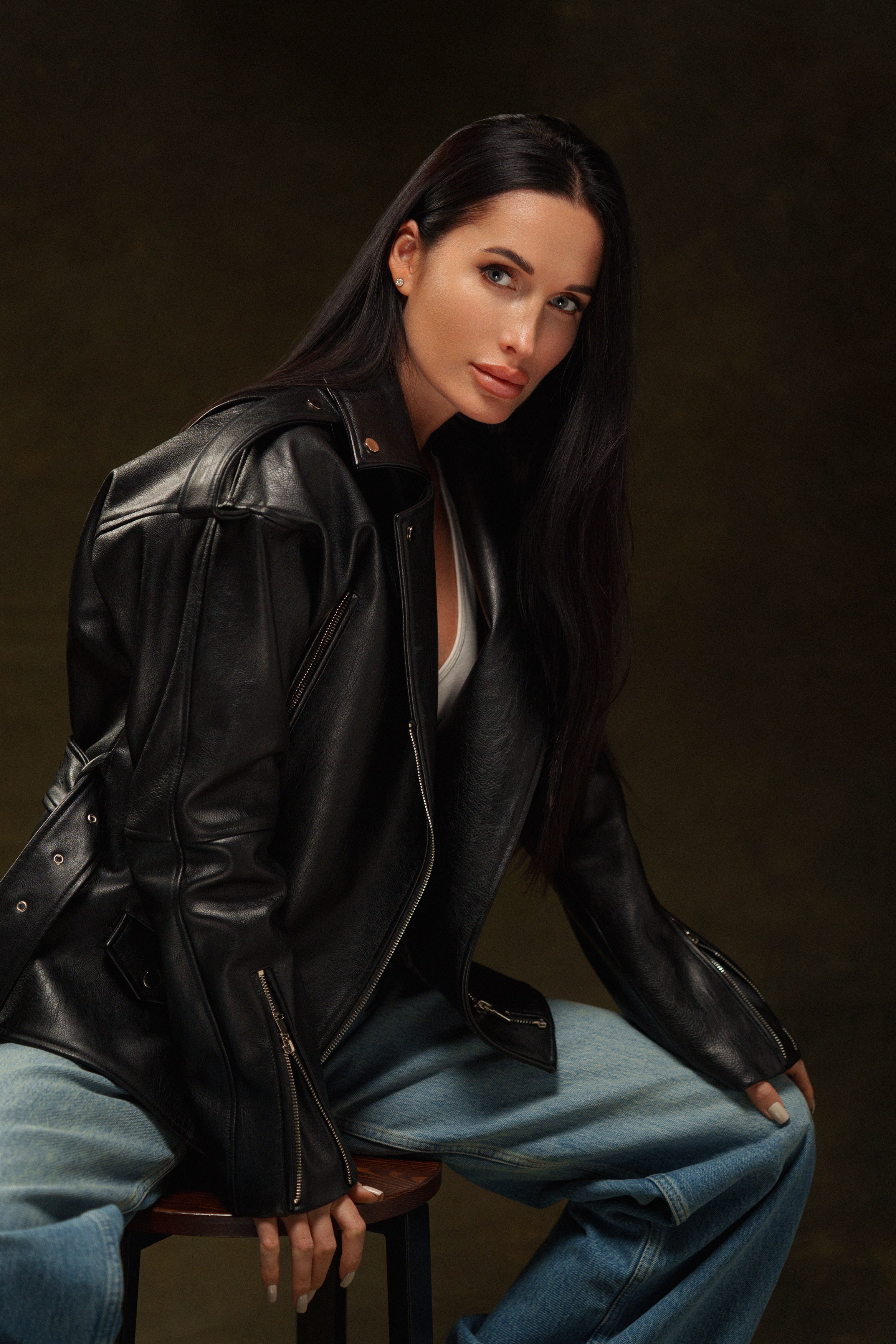 Портрет в студии, контент для блога, экспертная фотосессия | женский портрет | фотосессия в студии | фото контент для блога | экспертный блог визуал | контент инстаграм | экспертная съемка | контент фотосессия | личный блог визуал | личный бренд визуал | контент фотосессия | идеи фотосессии для контента | фото для блога | женский экспертный блог | фотосессия для личного бренда | бренд съемка