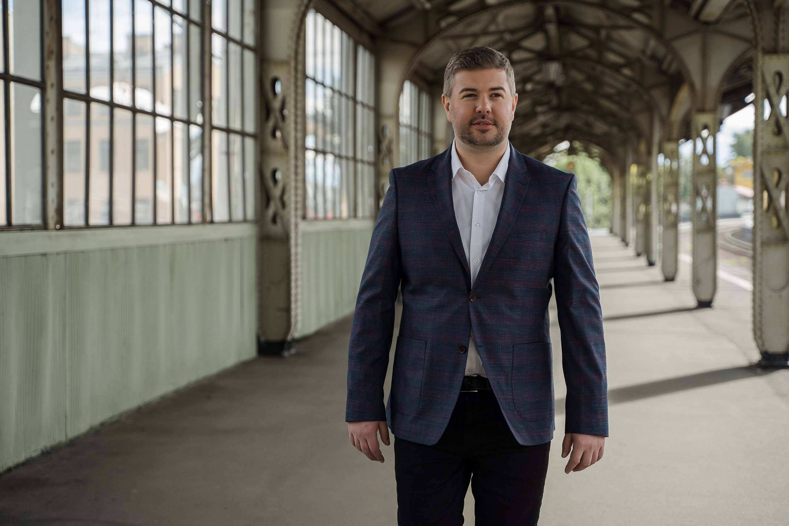 Свадебная фотосессия на Витебском вокзале. Свадебный и семейный фотограф в Пушкине и Санкт-Петербурге Мария Филиппова