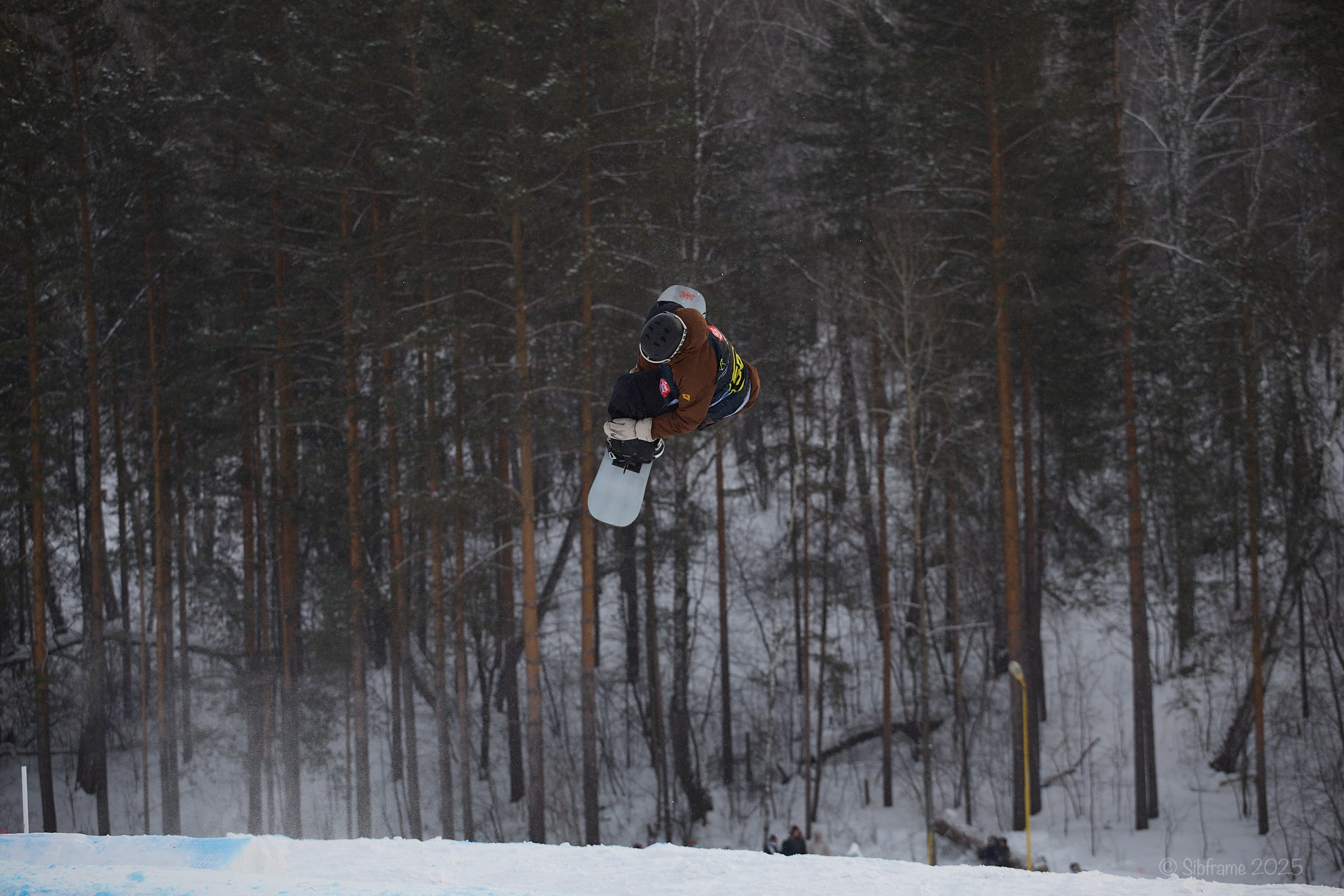 Всероссийские соревнованиях по сноуборду в дисциплине Биг-эйр в Томске. Коммерческий фотограф для бизнеса в Томске Дмитрий Ельчанинов
