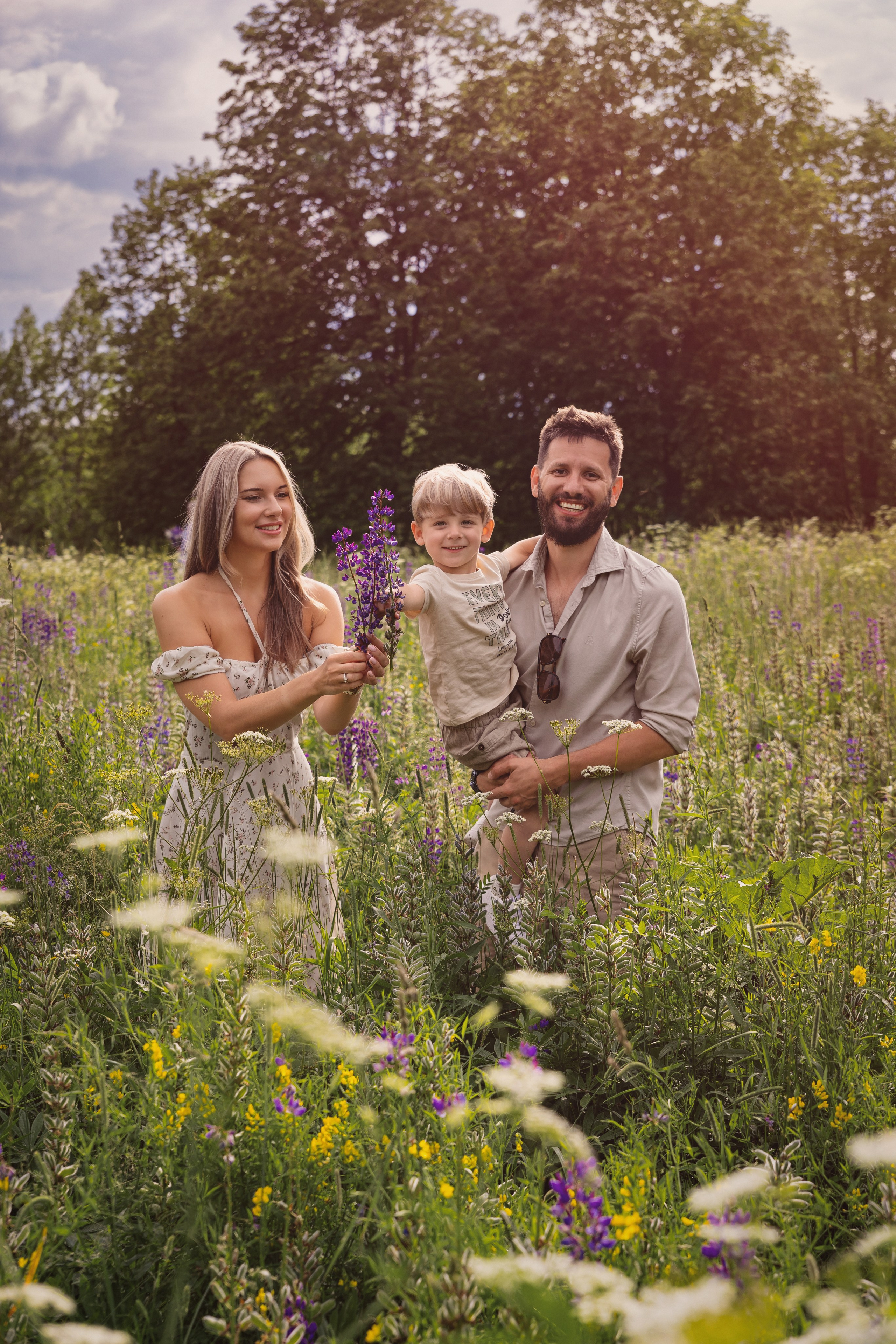 Семейная фотосессия на цветочной поляне. Трубинова Екатерина | Семейный фотограф | Москва