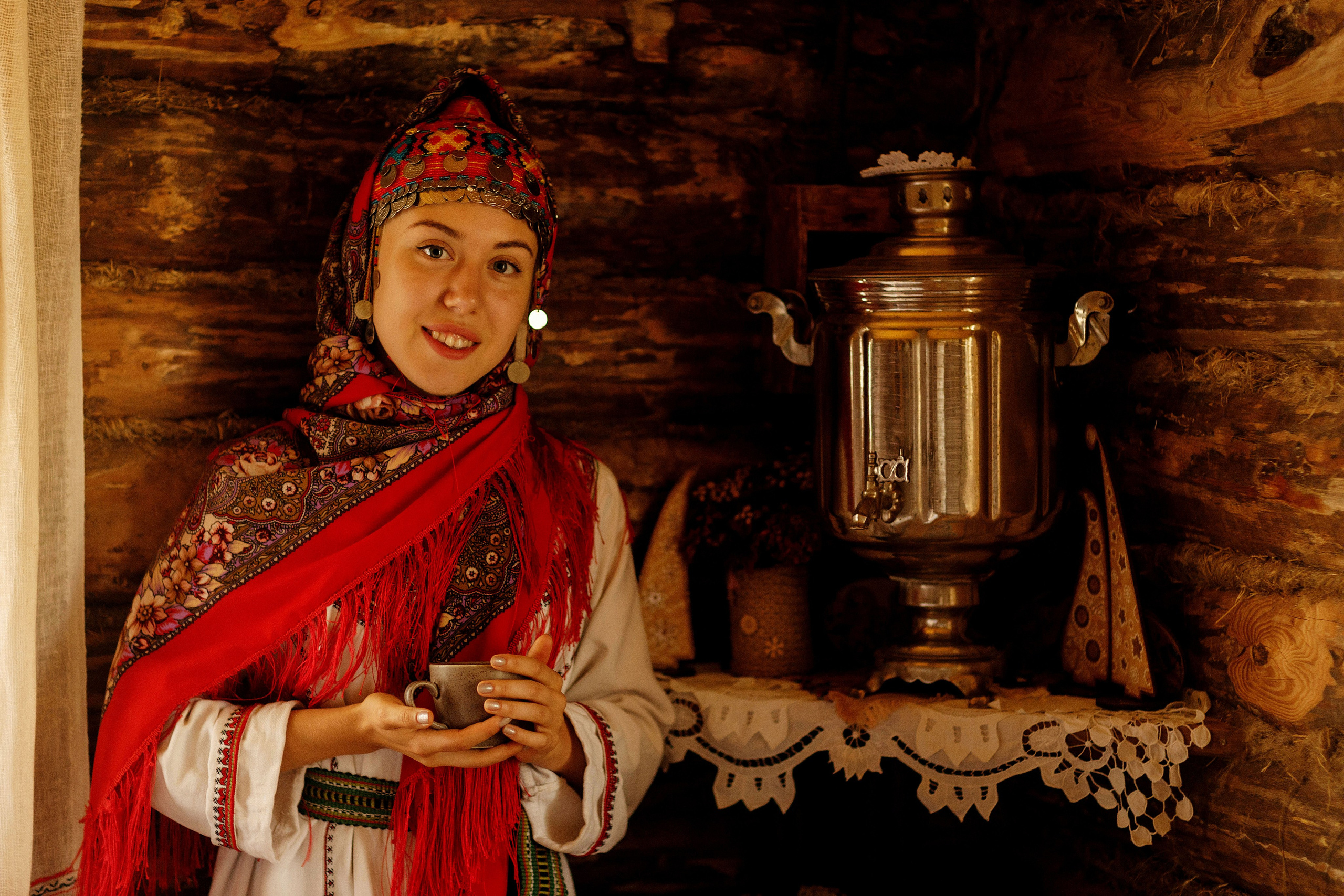 Фотосессия с Аней в этнокомплексе Ясна. Портретный и репортажный фотограф в Чебоксарах Андриян Чаркин