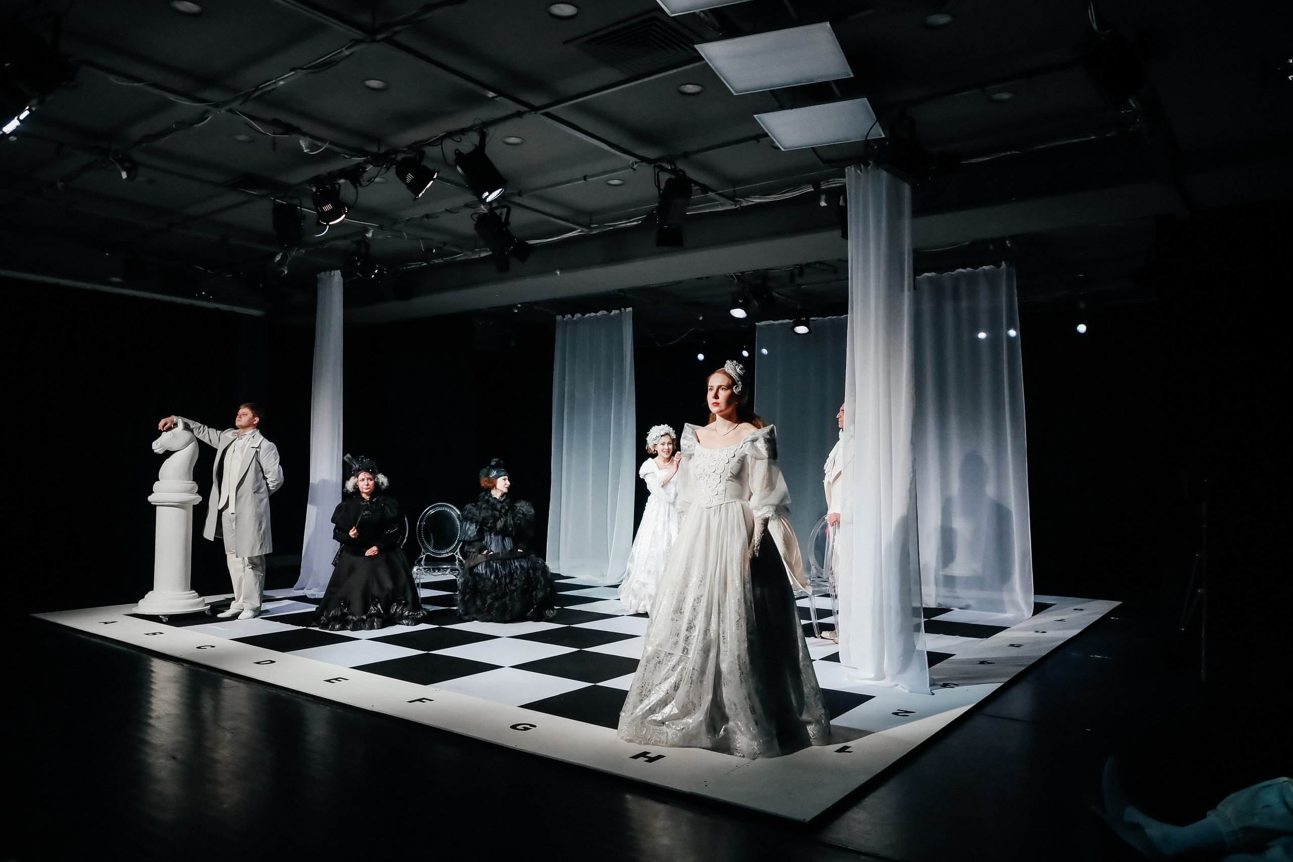 «Дядюшкин сон». Молодёжный театр алтая. Режиссер Дарья Камошина. Фоторепортаж. Театральная фотосъёмка