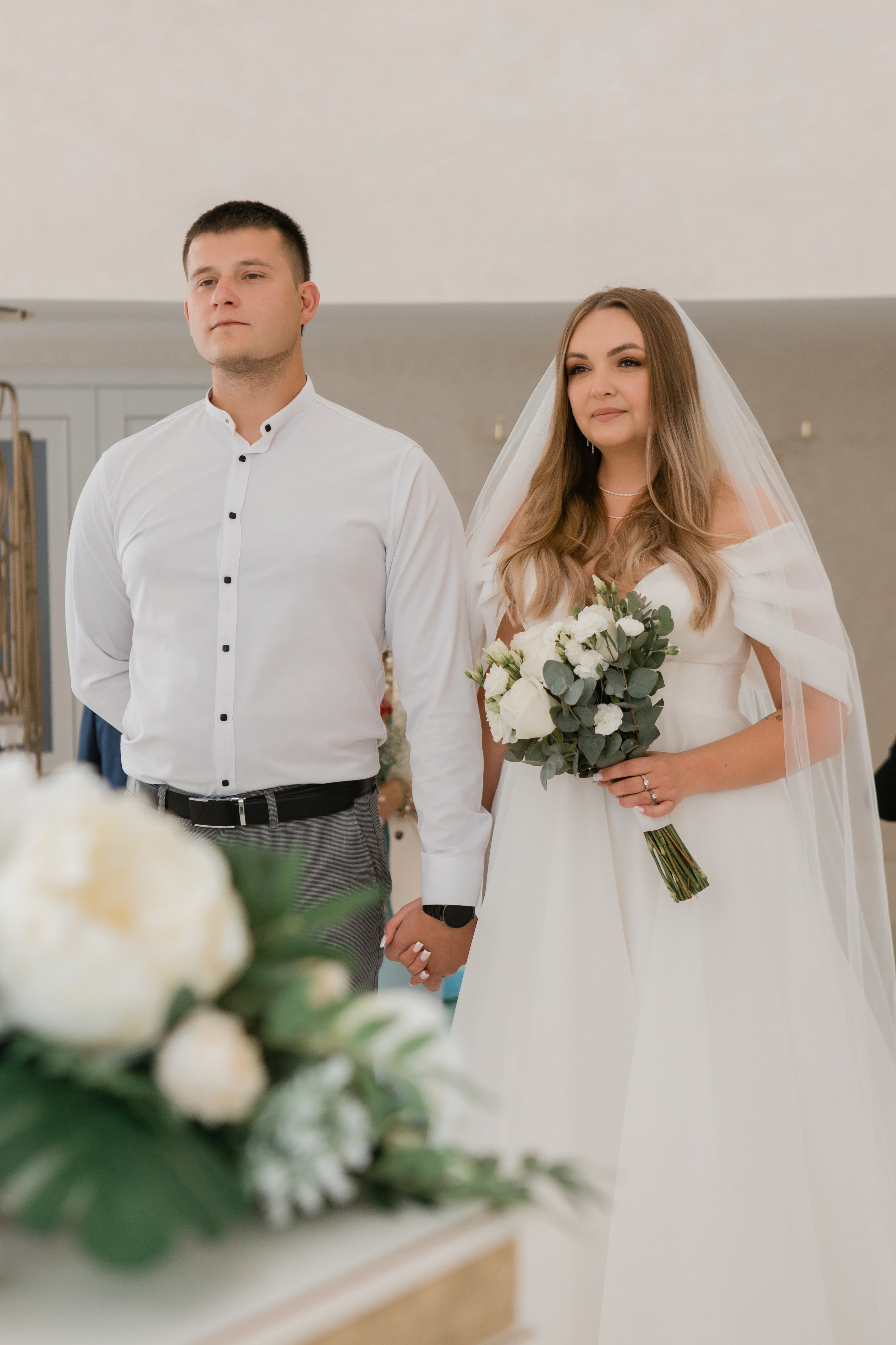 Отдел ЗАГС Администрации Фрунзенского района. Видеосъемка и фотосъемка свадеб. Фотограф и оператор на свадьбу. Видеосъемка подкастов, собственная видео-фотостудии. Предметная фотосъемка