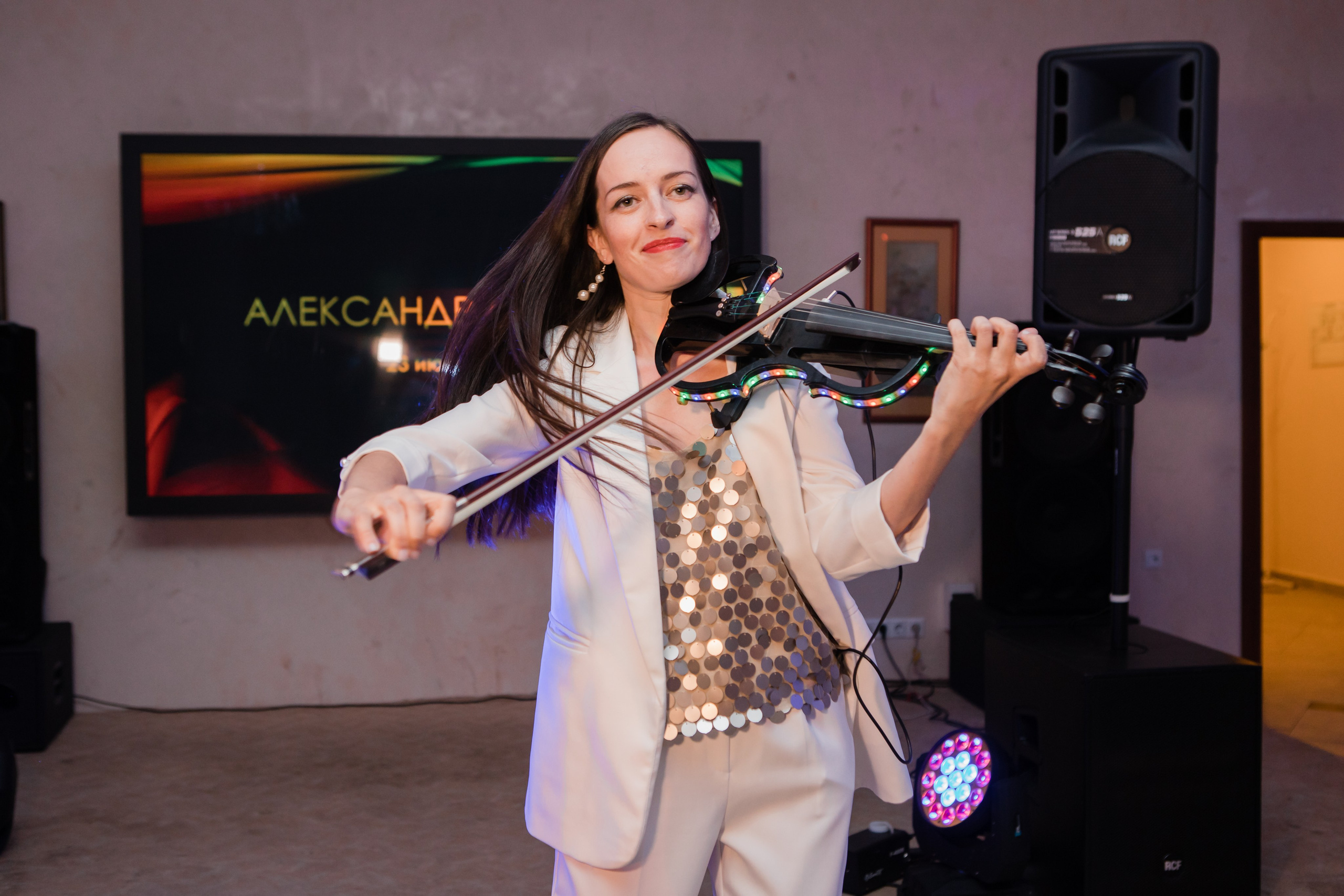 Свадебная фотосъемка Михаила и Ольги. День нашей свадьбы. Видеосъемка и фотосъемка свадеб. Фотограф и оператор на свадьбу. Видеосъемка подкастов, собственная видео-фотостудии. Предметная фотосъемка