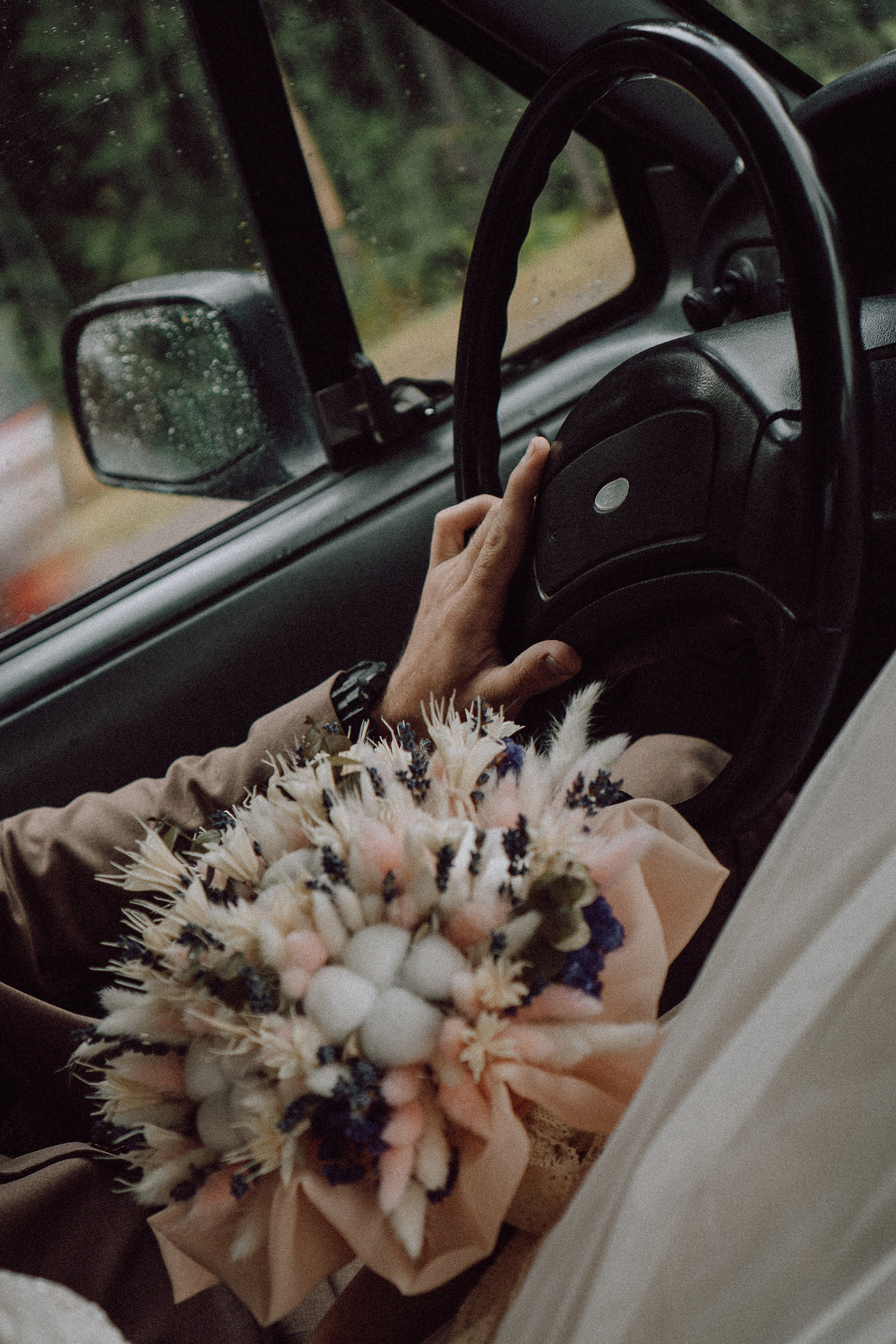 СВАДЕБНАЯ ФОТОСЕССИИЯ ПАРЫ В ГОРОДЕ ПРИОЗЕРСК В СОСНОВОМ ЛЕСУ И С ПИКАПОМ. Профессиональный фотограф, Санкт-Петербург — Виктория Богомолова