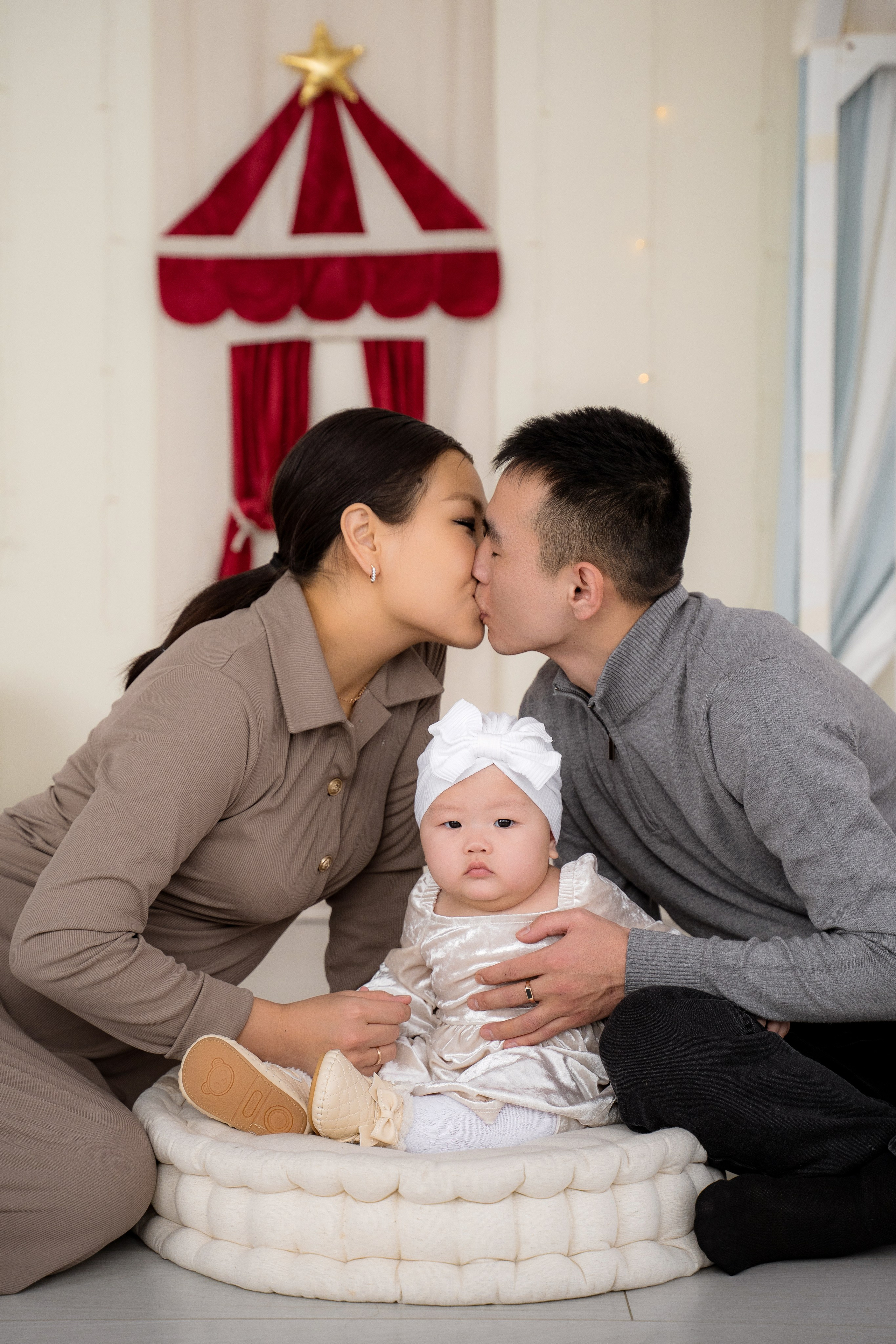 Семейная Люкс. Фотостудия Малина в городе Улан-Удэ. Фотограф Ирина Жарникова