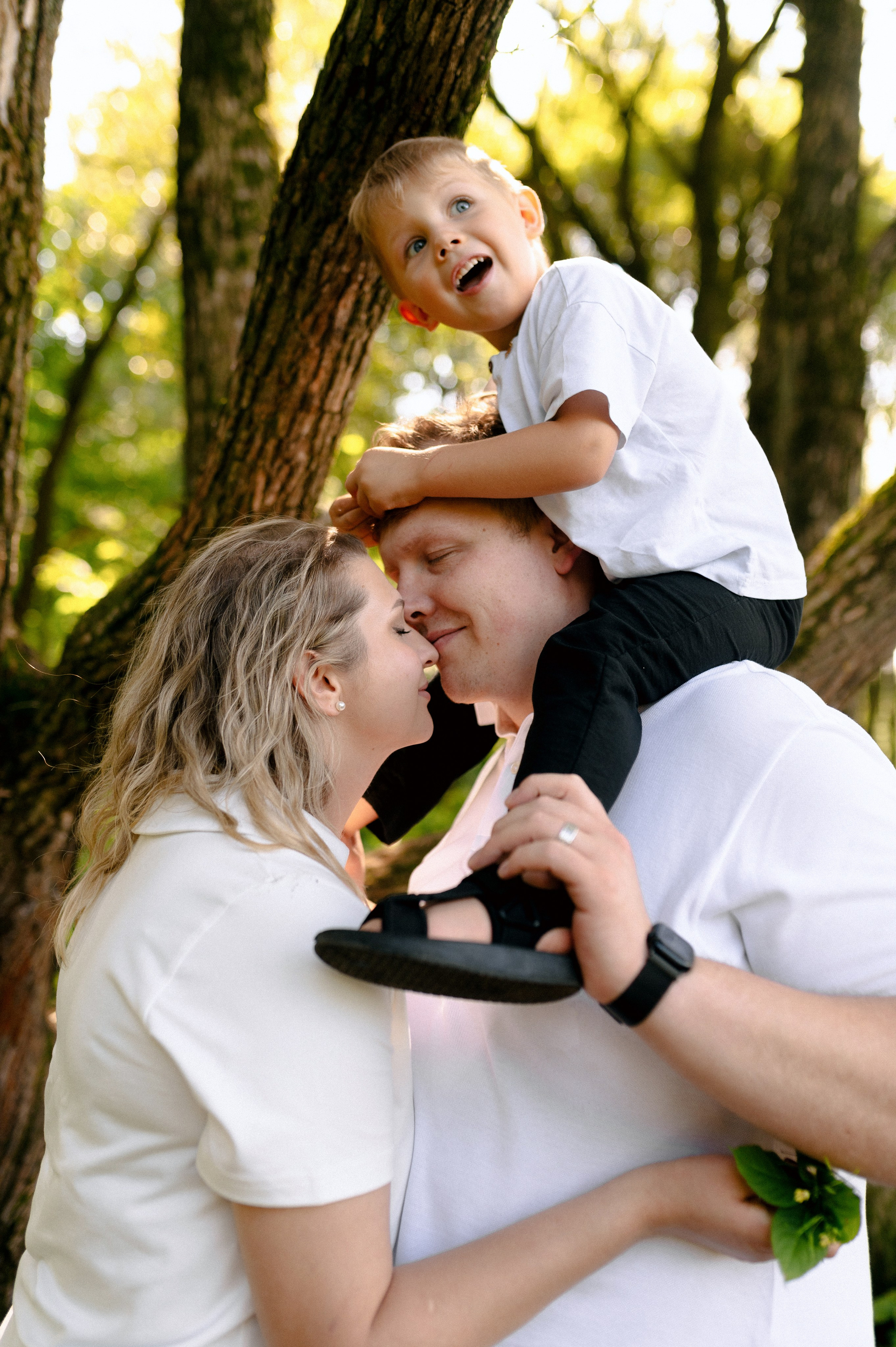 НА ДЕРЕВО ЗАЛЕЗУ. Шашкова Вероника / Свадебный и семейный фотограф Москва и Ярославль