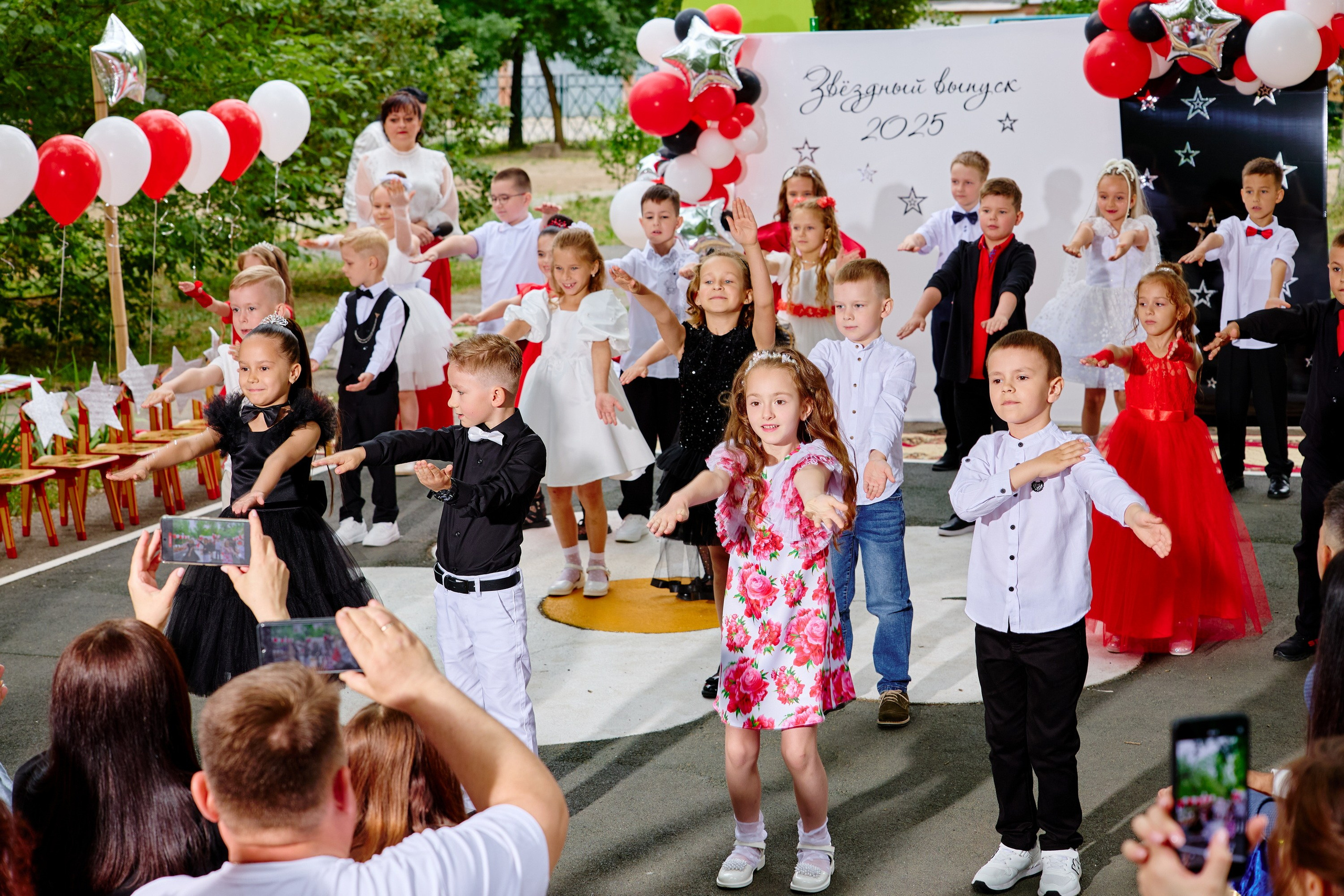 Выпускной 45 сад. Фотограф Выпускные альбомы Таганрог Сергей Коробченко