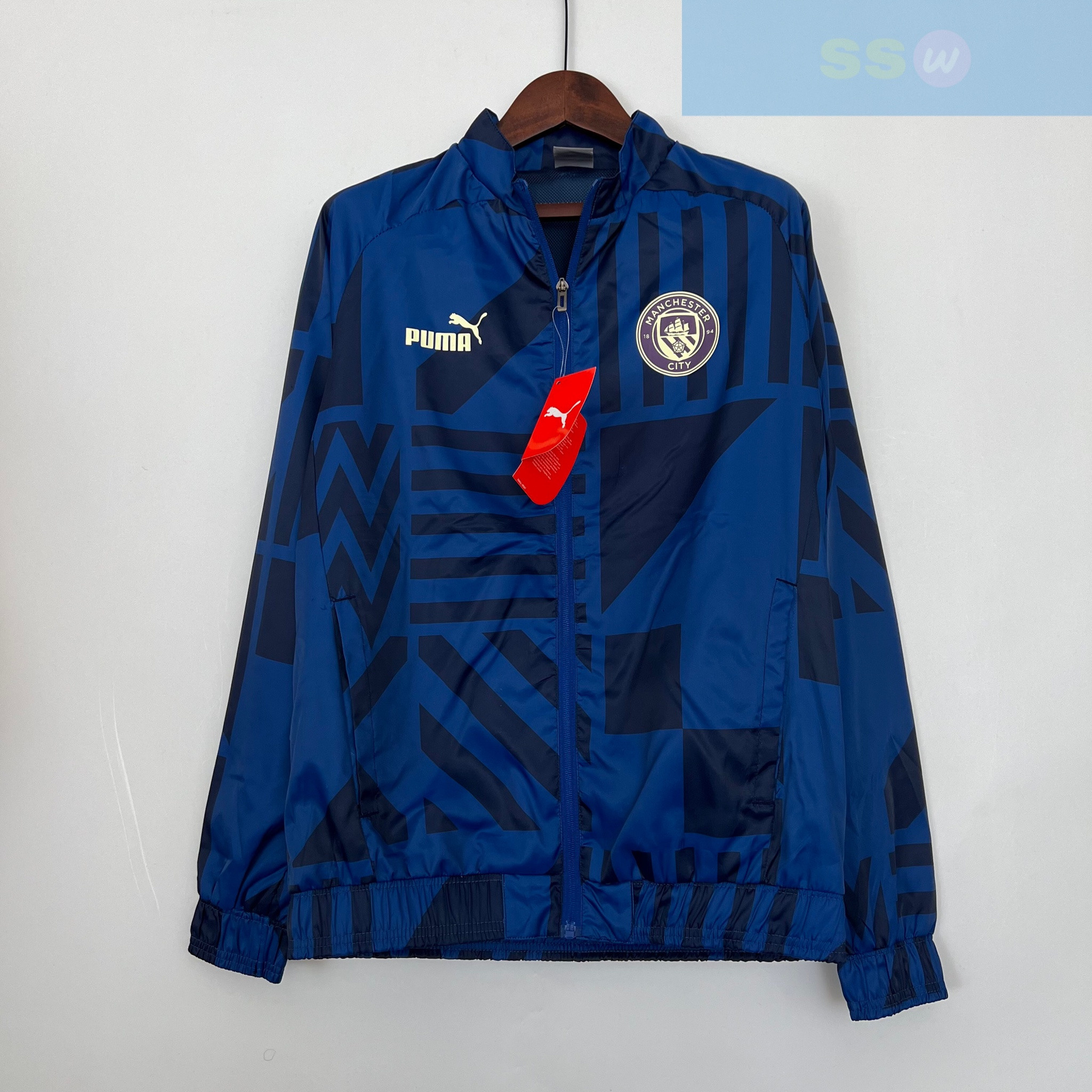 Ветровка Манчестер Сити купить по цене 4900 рублей. Футбольный магазин — ssw_magazin