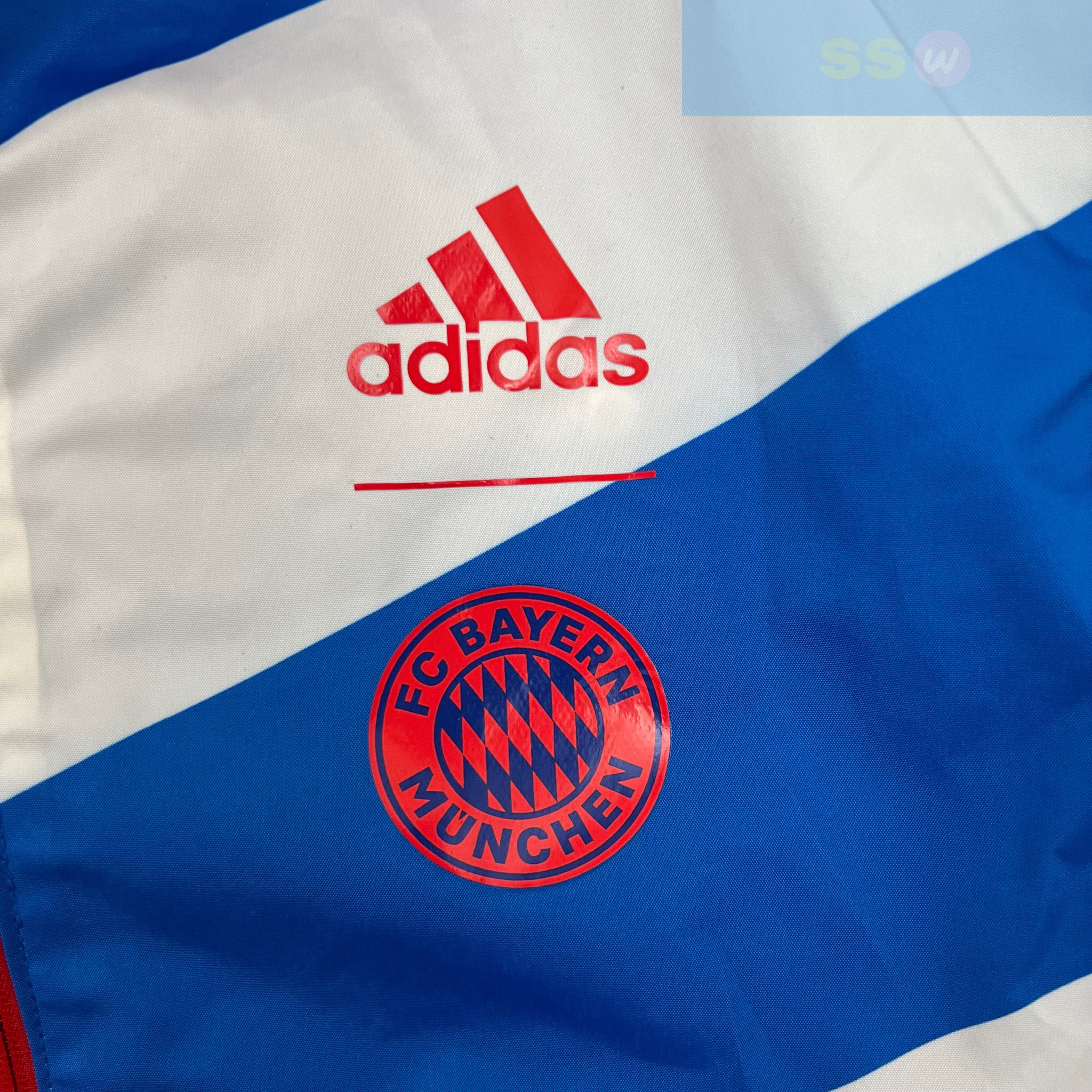 Ветровка Бавария Мюнхен купить по цене 4900 рублей. Футбольный магазин — ssw_magazin