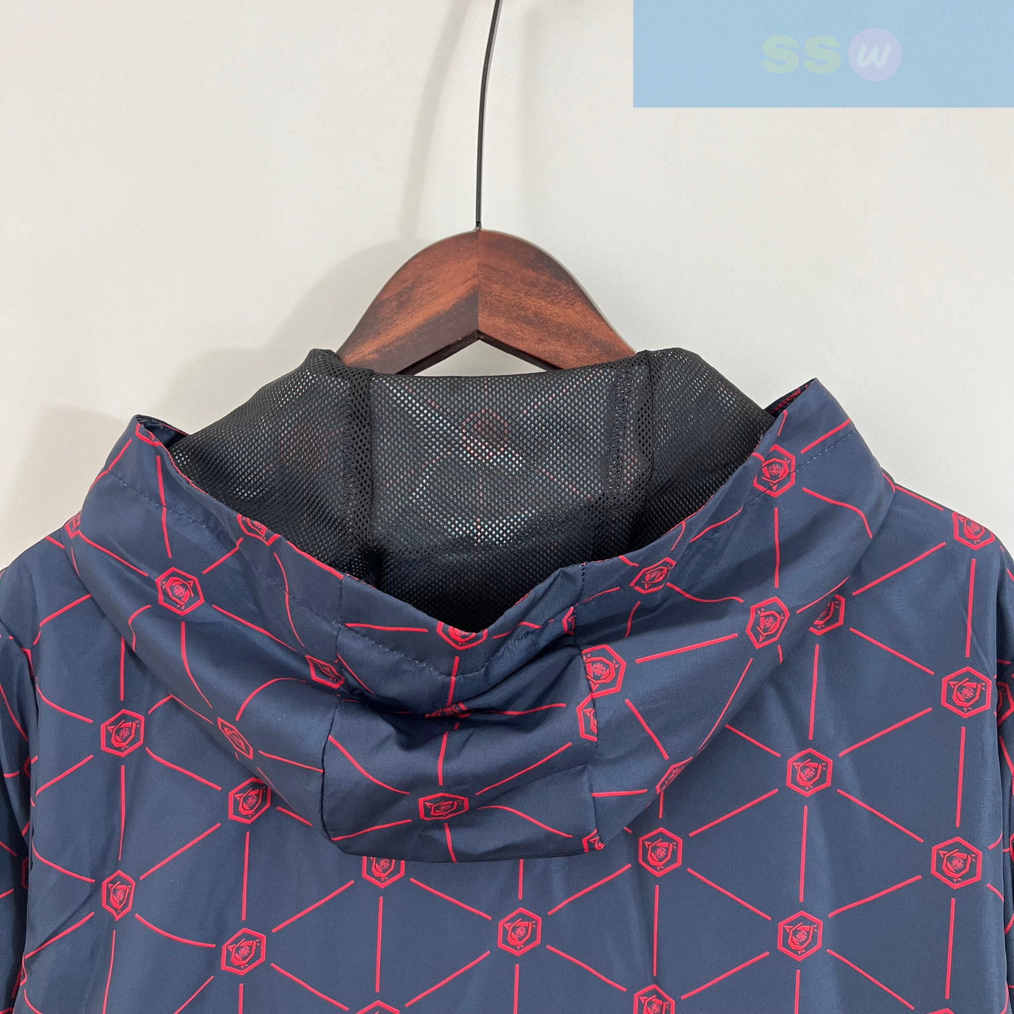 Ветровка Arsenal купить по цене 4900 рублей. Футбольный магазин — ssw_magazin