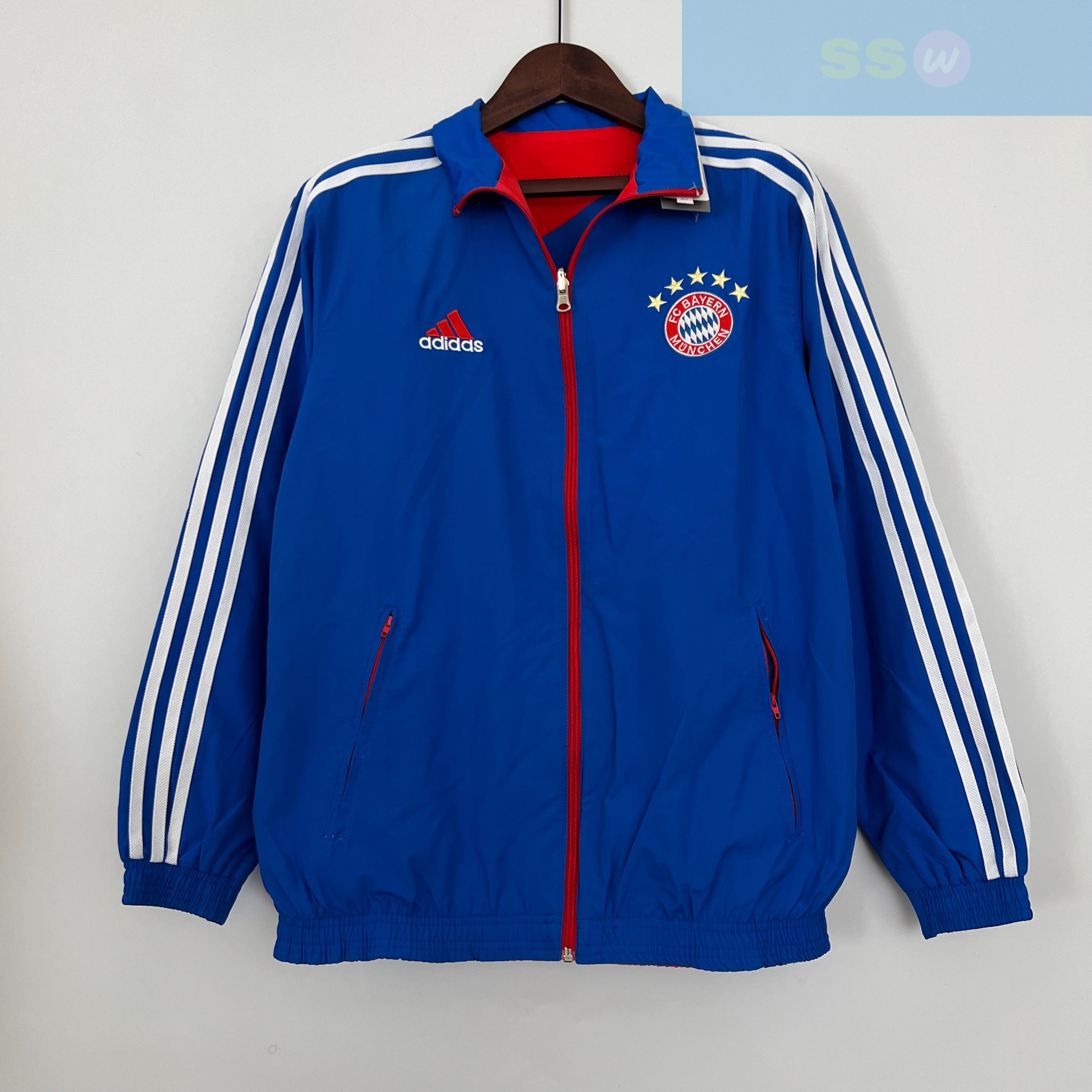Ветровка Бавария Мюнхен купить по цене 4900 рублей. Футбольный магазин — ssw_magazin