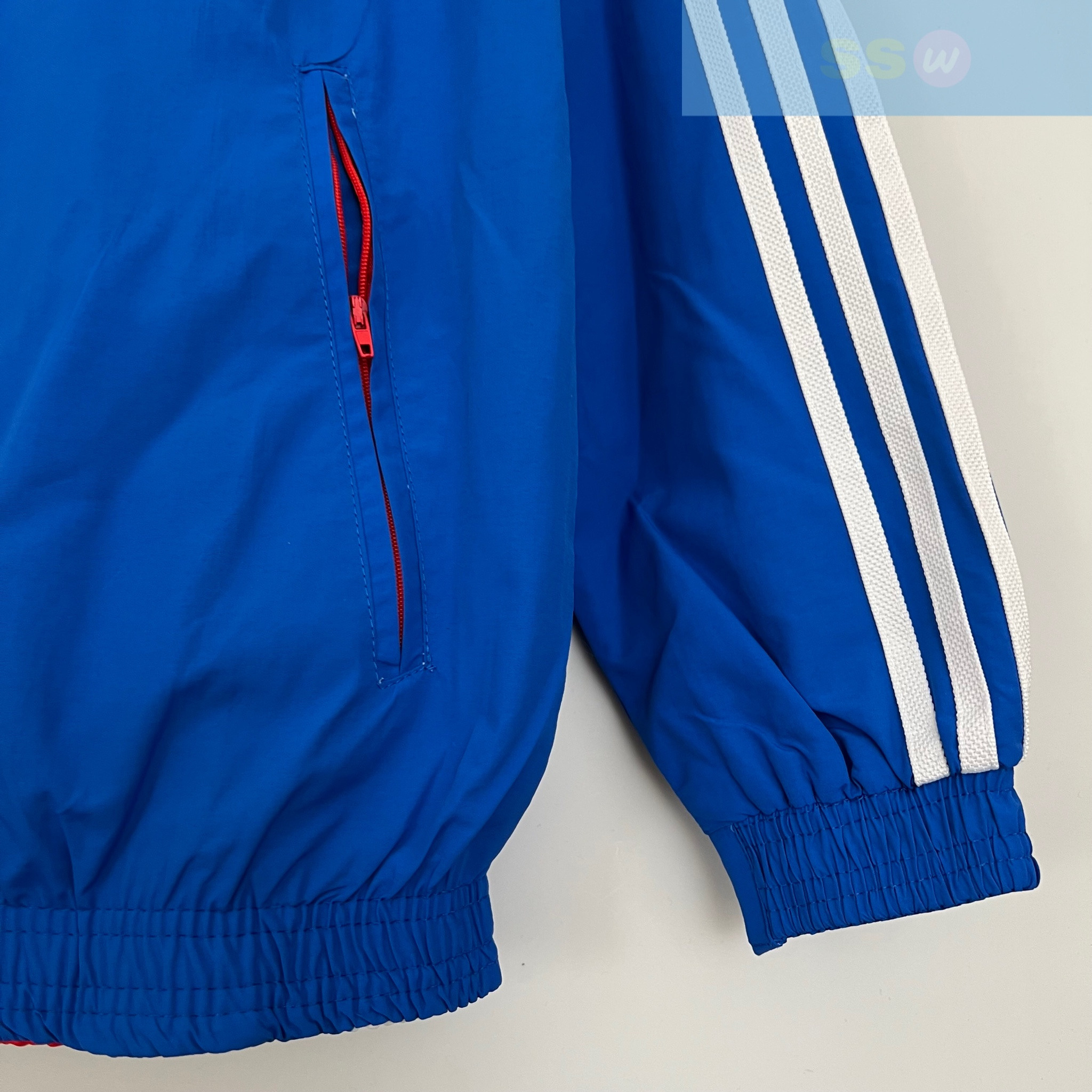 Ветровка Бавария Мюнхен купить по цене 4900 рублей. Футбольный магазин — ssw_magazin