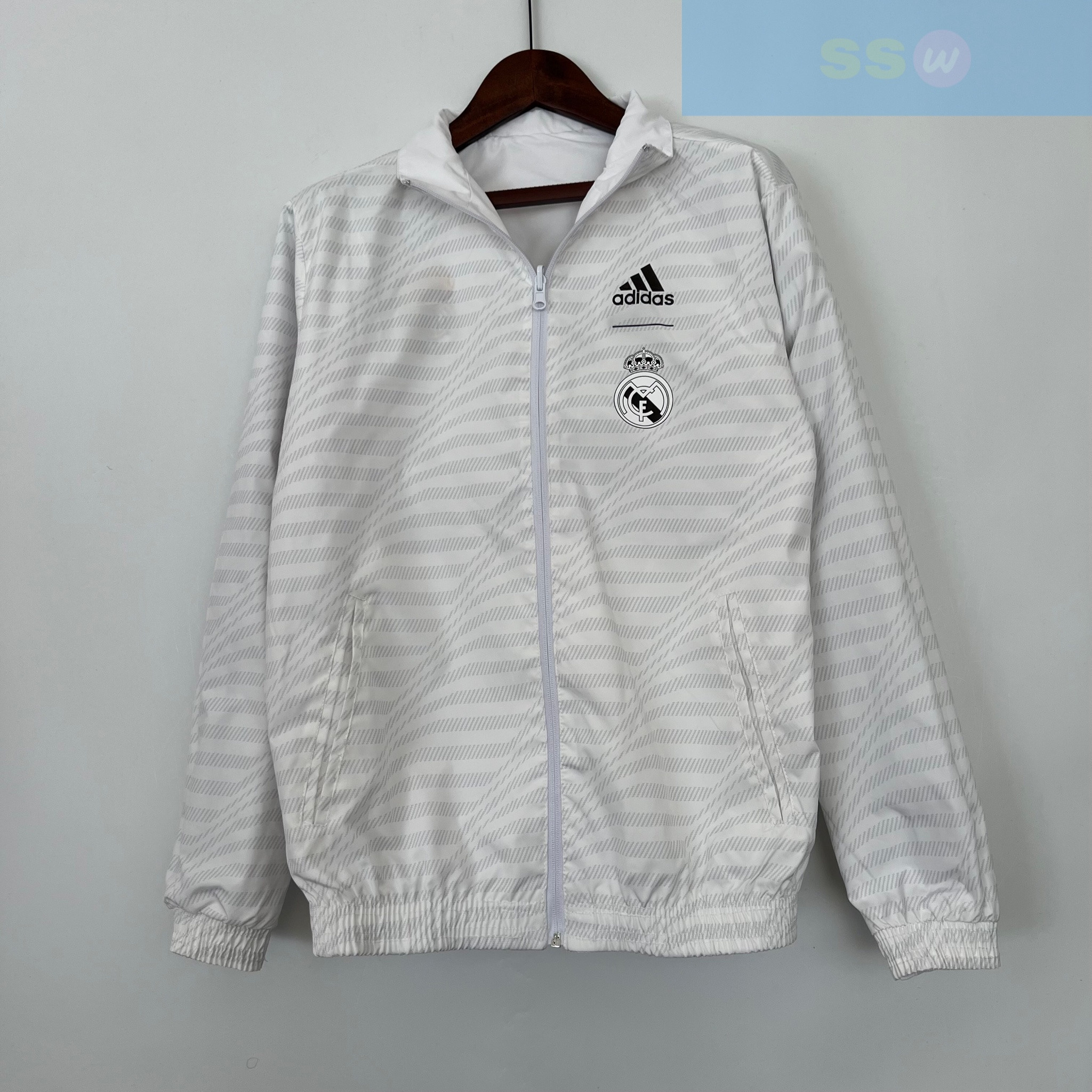 Ветровка Real Madrid купить по цене 4900 рублей. Футбольный магазин — ssw_magazin
