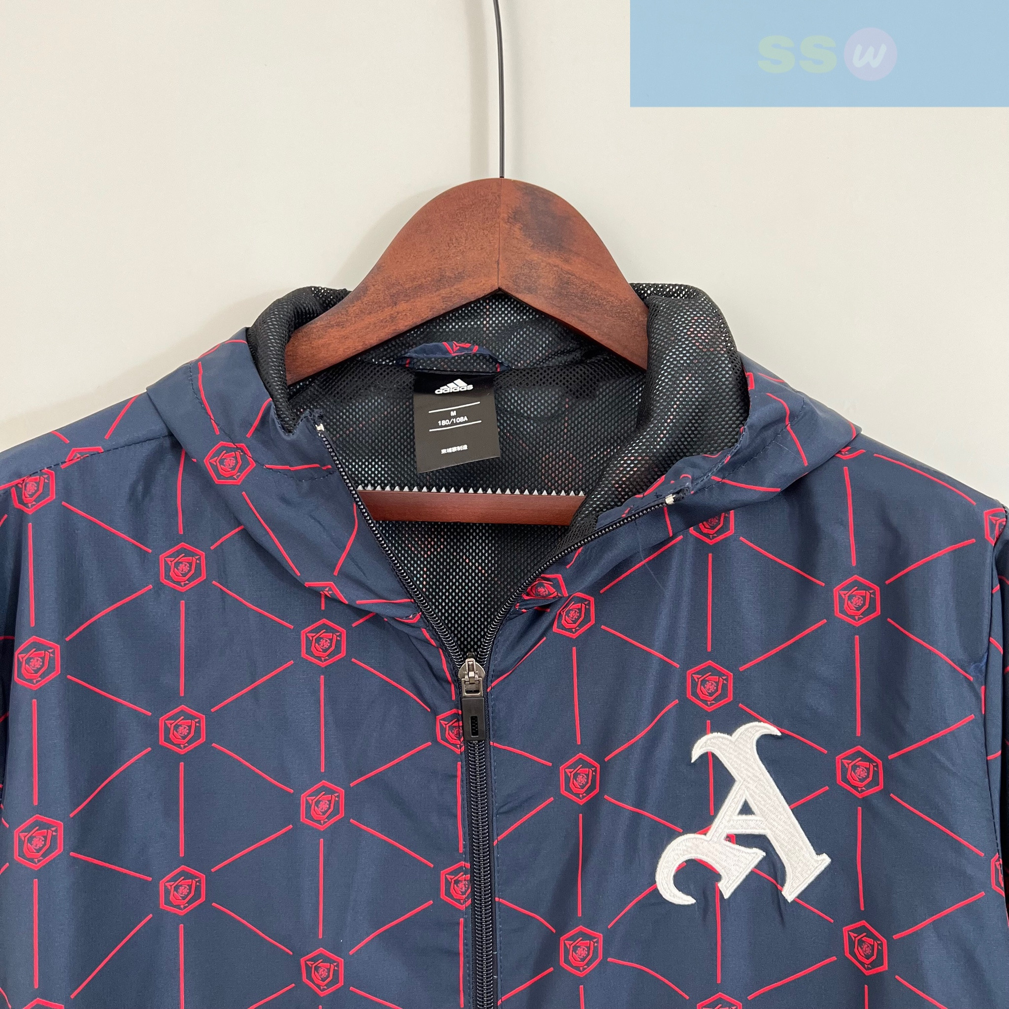 Ветровка Arsenal купить по цене 4900 рублей. Футбольный магазин — ssw_magazin