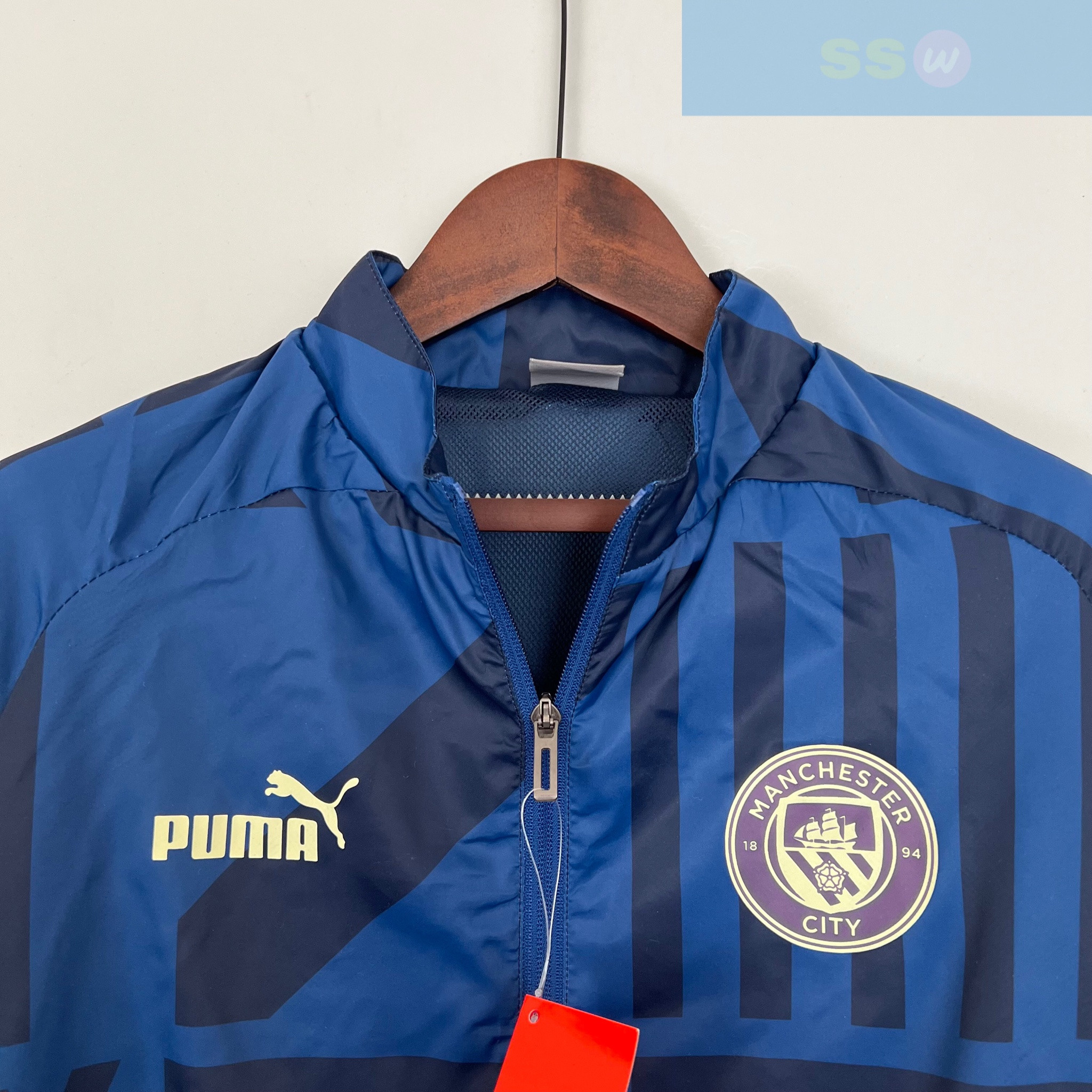 Ветровка Манчестер Сити купить по цене 4900 рублей. Футбольный магазин — ssw_magazin