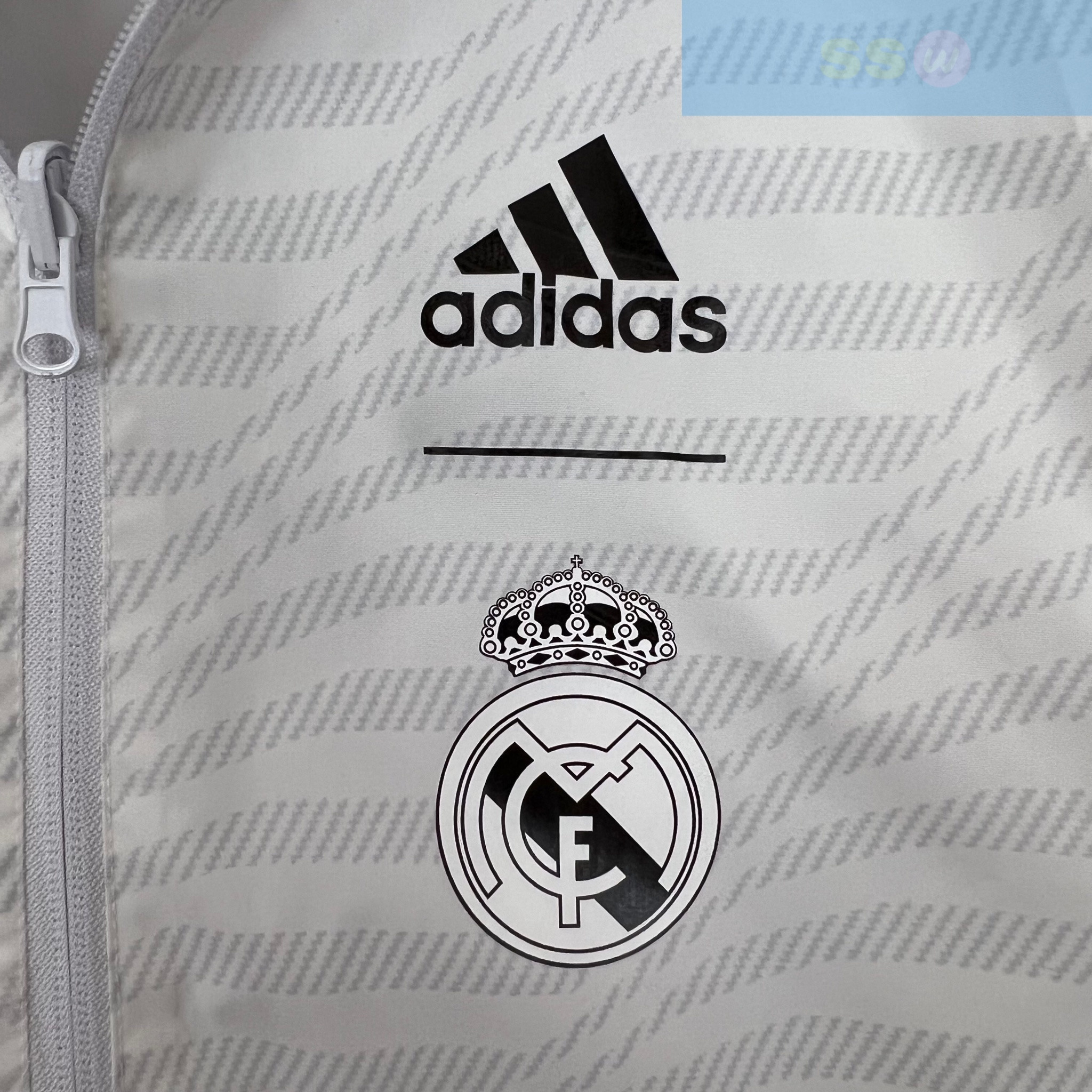 Ветровка Real Madrid купить по цене 4900 рублей. Футбольный магазин — ssw_magazin