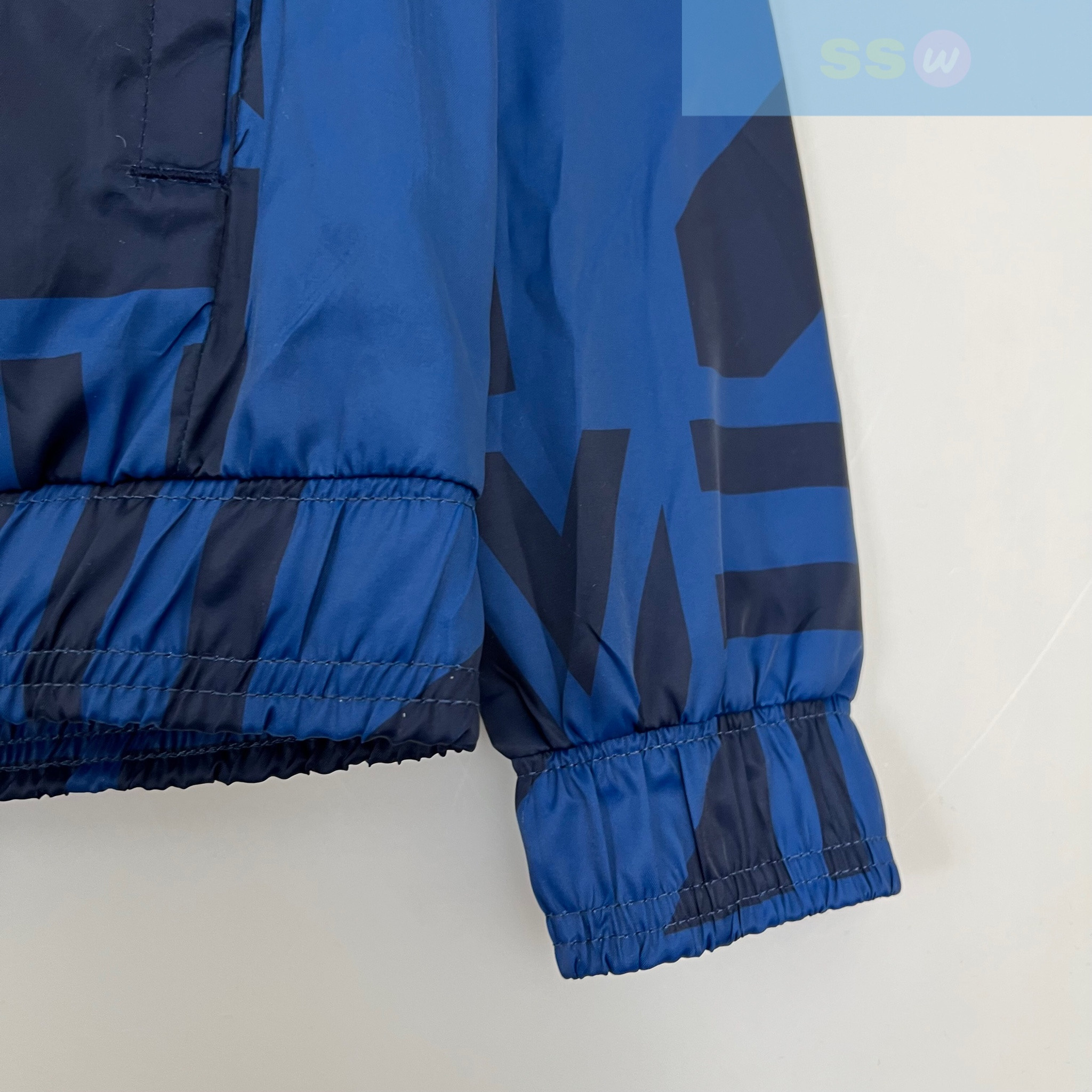 Ветровка Манчестер Сити купить по цене 4900 рублей. Футбольный магазин — ssw_magazin