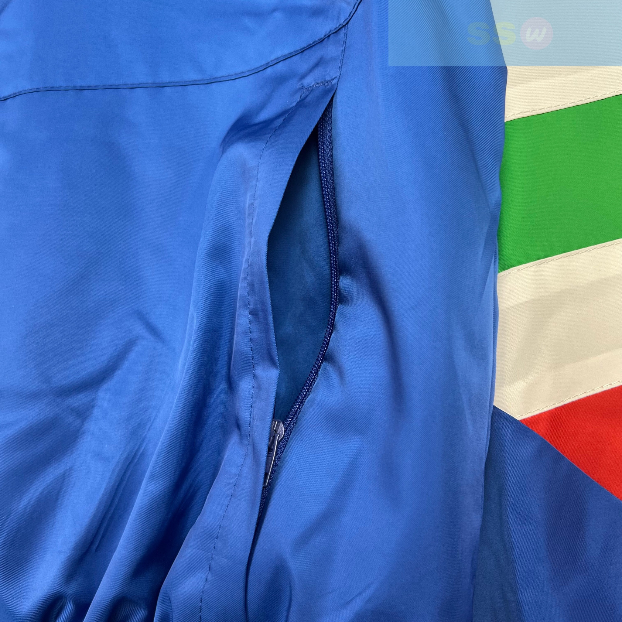 Ретро ветровка сборной Италии купить за 4900 рублей. Футбольный магазин — ssw_magazin