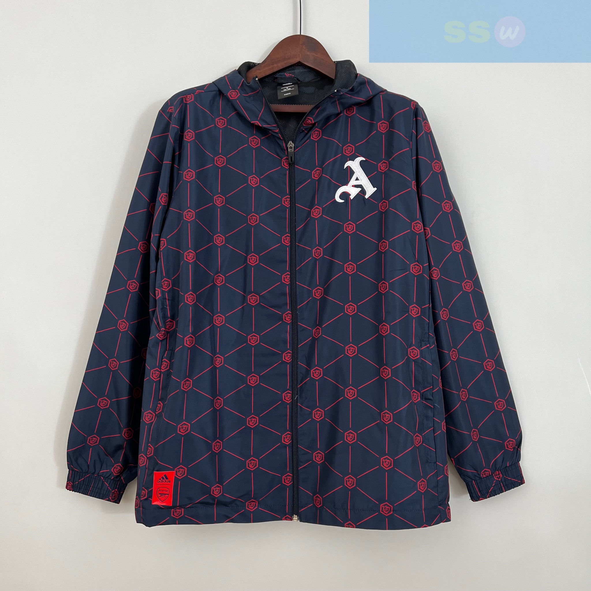 Ветровка Arsenal купить по цене 4900 рублей. Футбольный магазин — ssw_magazin