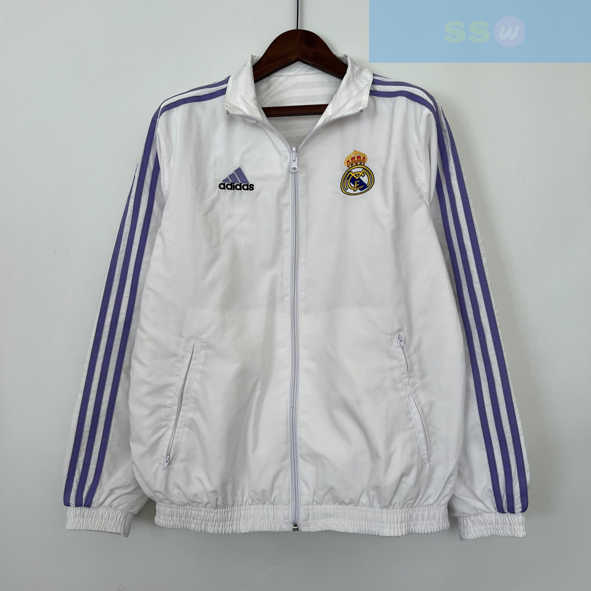 Ветровка Real Madrid купить по цене 4900 рублей. Футбольный магазин — ssw_magazin