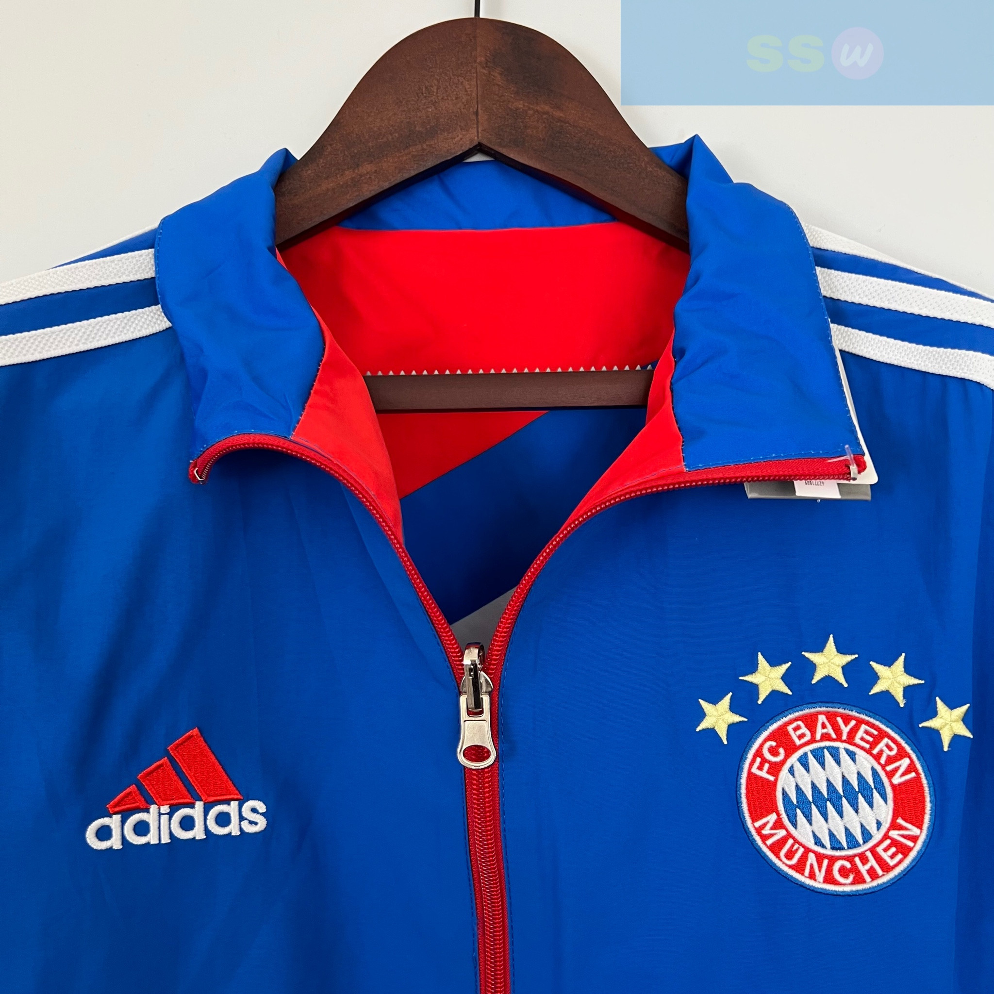 Ветровка Бавария Мюнхен купить по цене 4900 рублей. Футбольный магазин — ssw_magazin