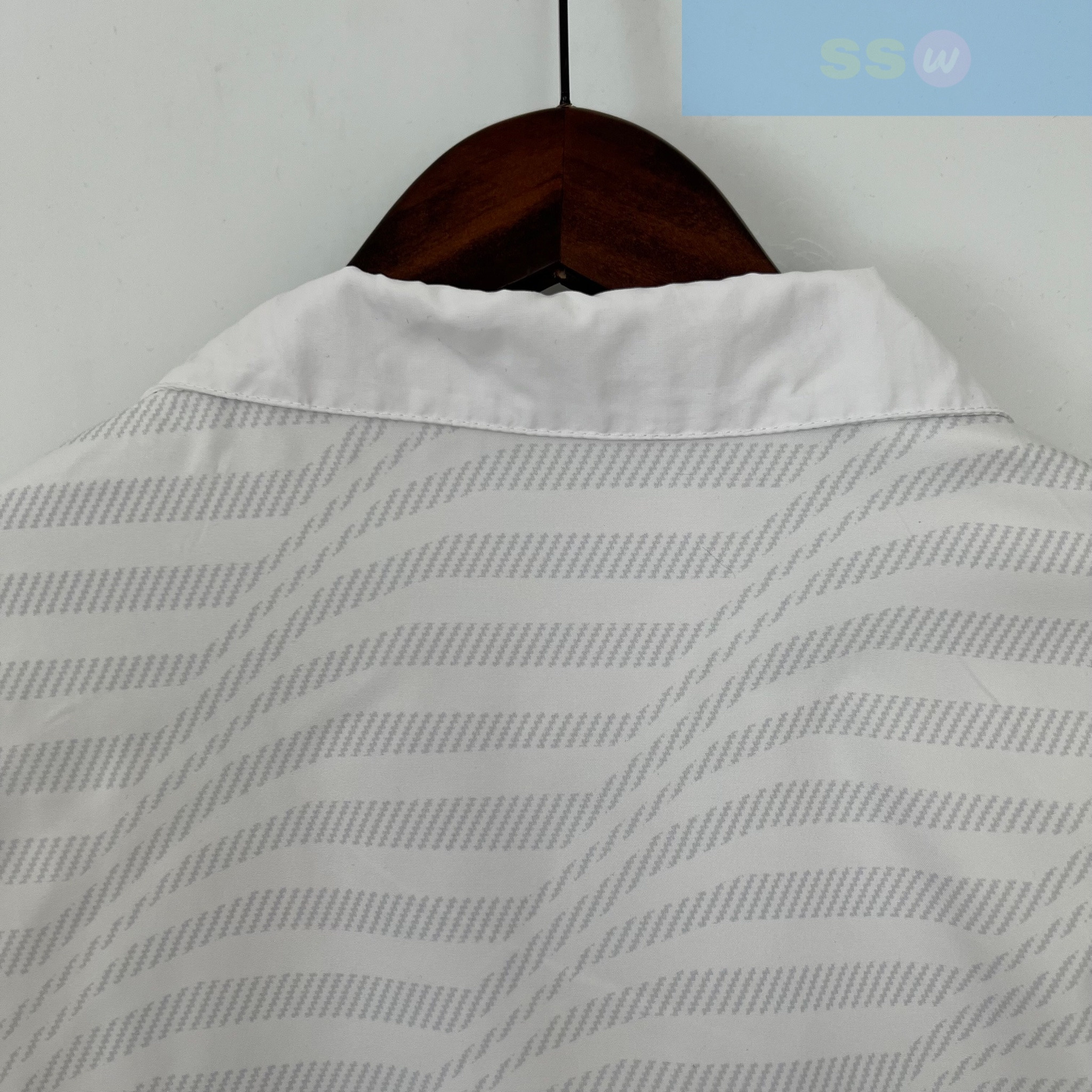 Ветровка Real Madrid купить по цене 4900 рублей. Футбольный магазин — ssw_magazin