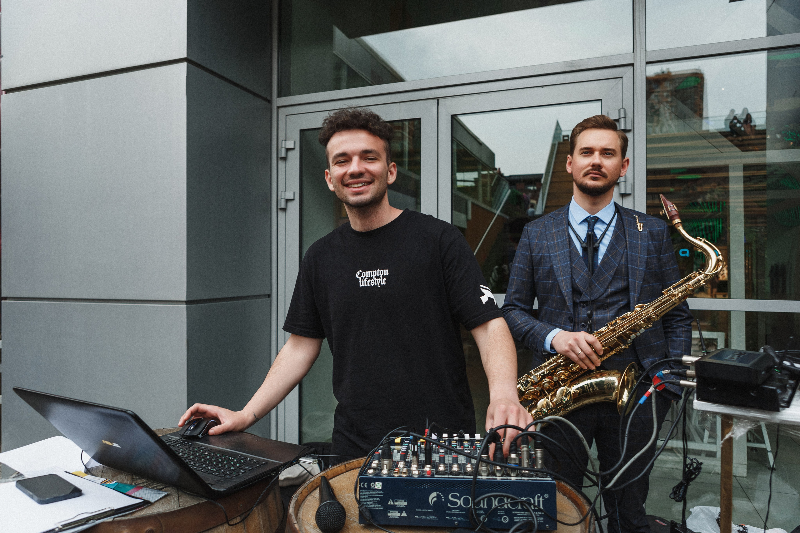 Моменты: Съёмка букета невесты в ТРЦ Большой, Ростов-на-Дону. Свадебный и семейный фотограф в Таганроге Бакарюк Антон