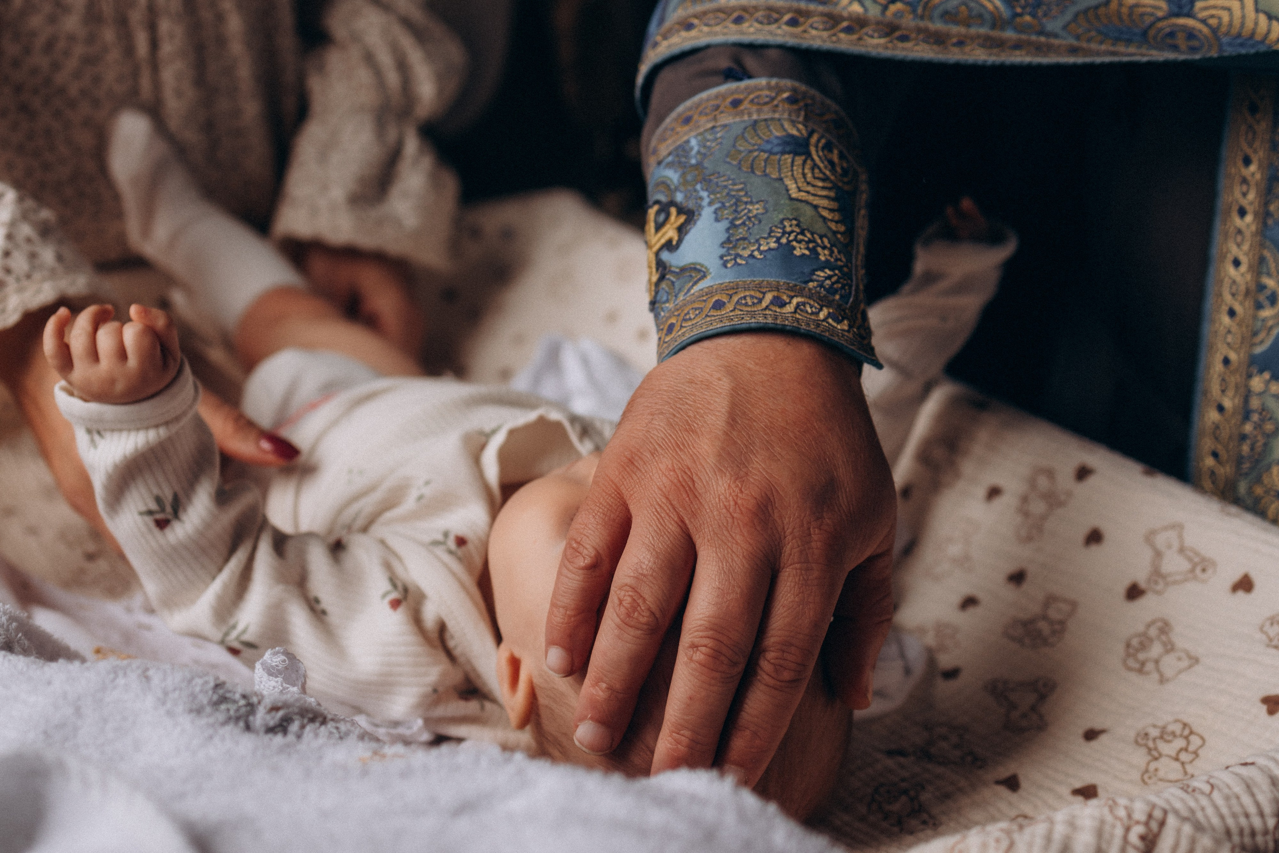 Таинство крещения Ники Церковь Всех Святых, в Земле Российской просиявших, в Новокосино. Семейный и женский фотограф в Москве Коновалова Олеся