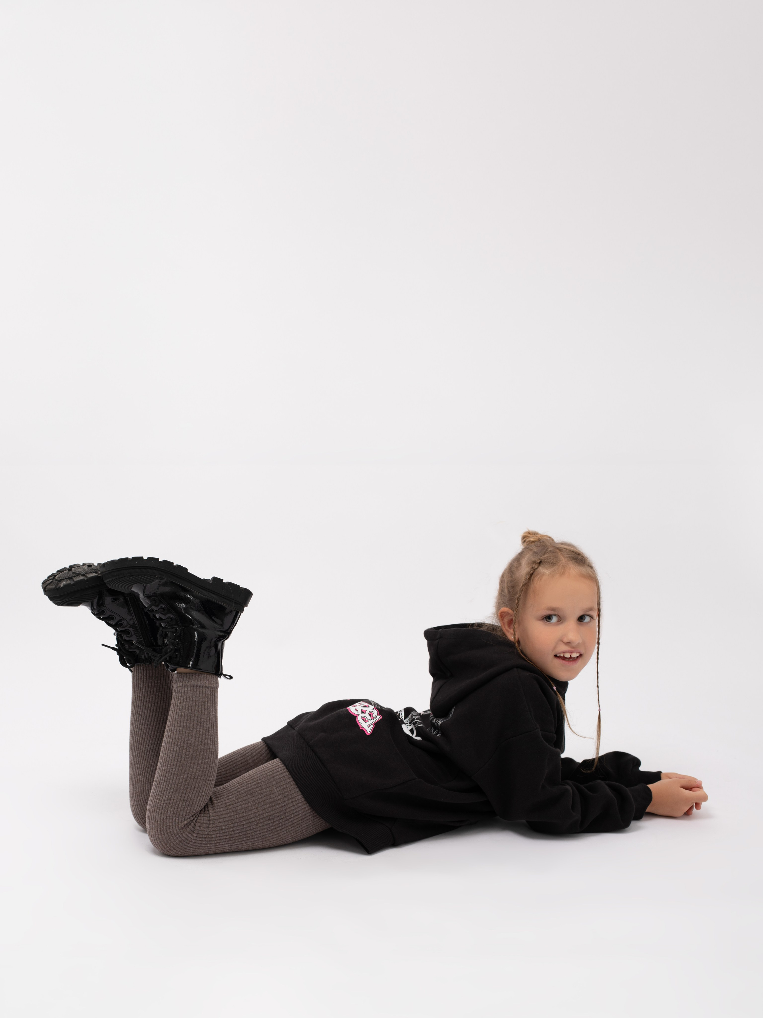 Детские лосины. Фотостудия предметной и модельной съёмки для маркетплейсов