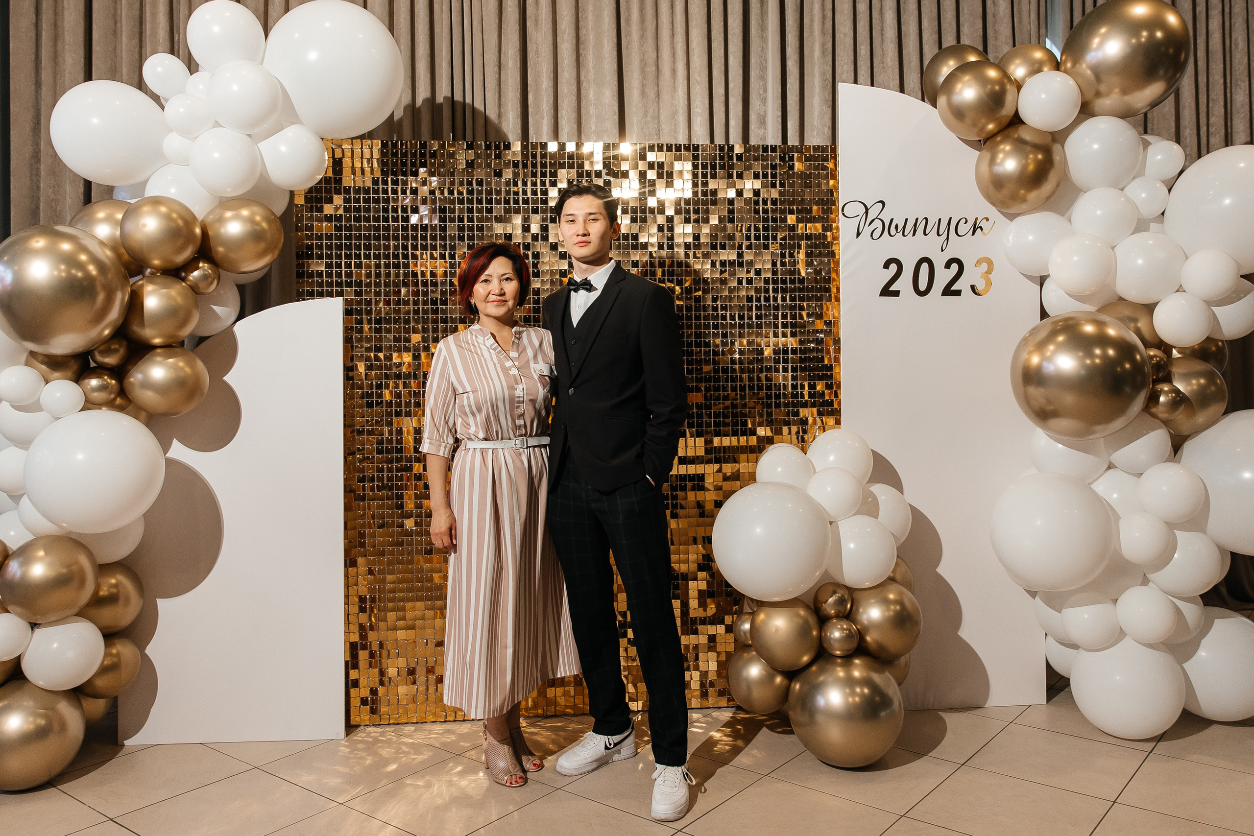 2023-06-23 Выпускной МБОУ СОШ № 10. Фотограф в Красноярске