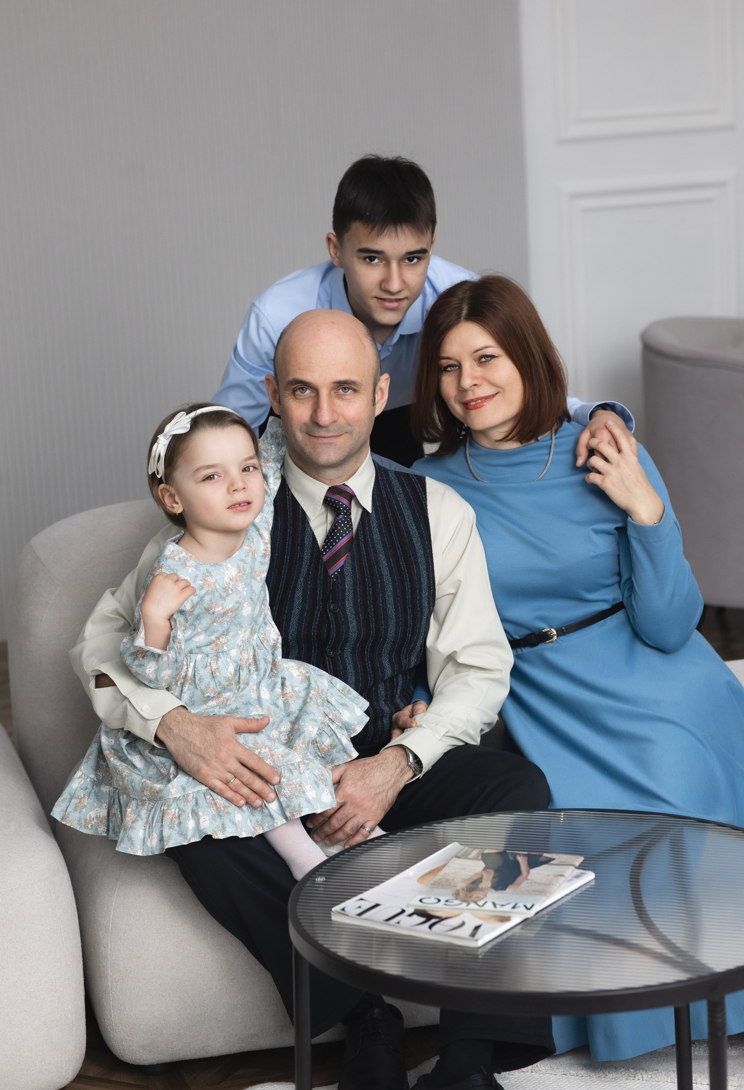 Семейная фотосессия в студии. Фотограф в Астрахани Айлет Утегенова