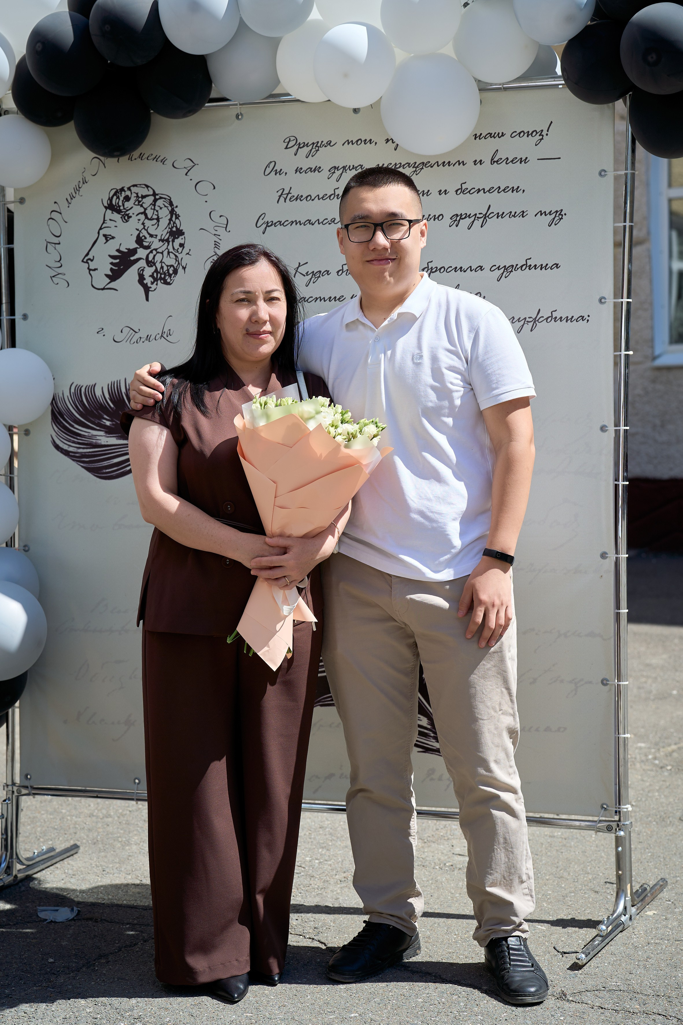 Вручение аттестатов 11 класс. Репортажный и портретный фотограф в Томске Ларионов Артём