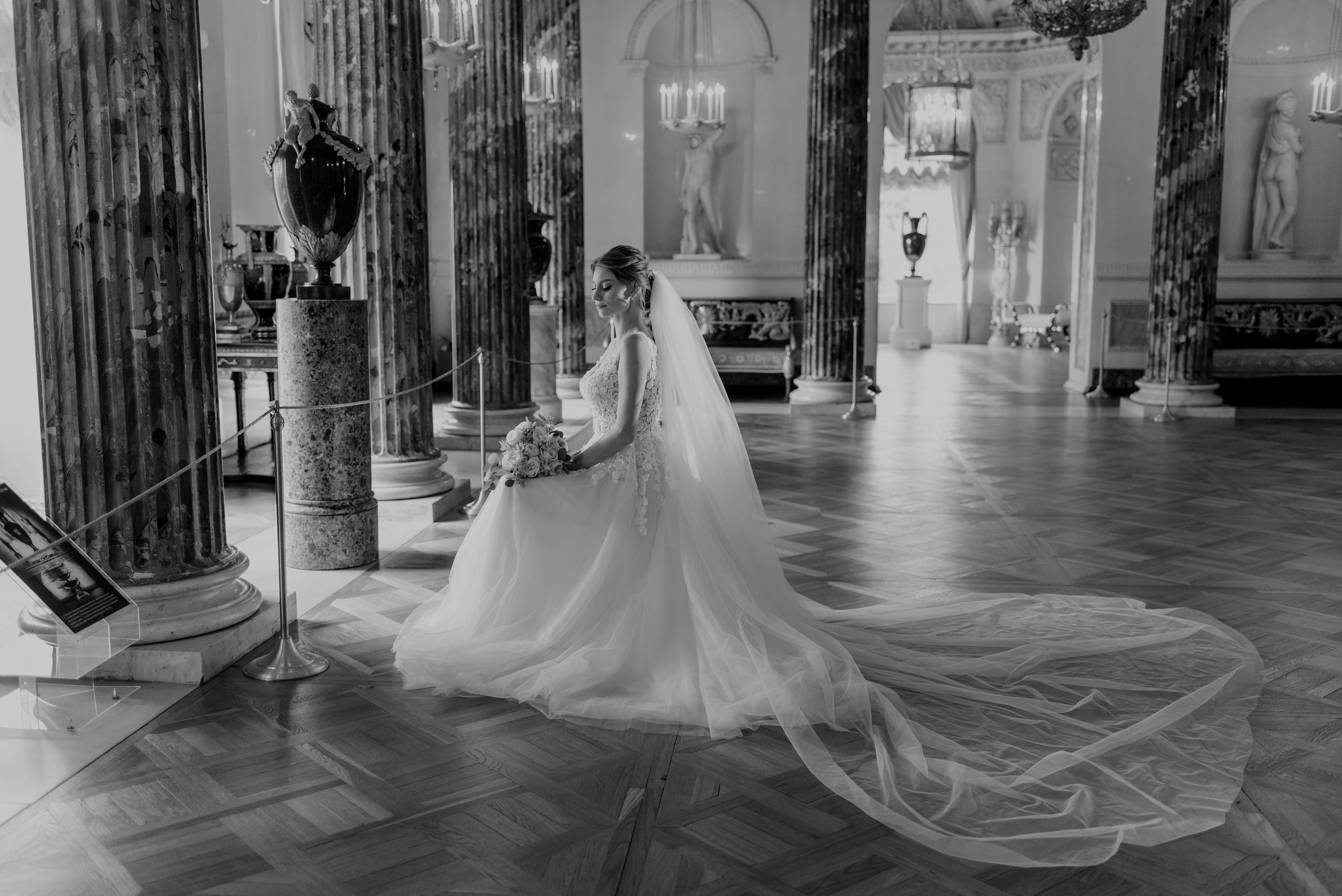 Свадебная фотосессия в Павловском Дворце. Свадебный фотограф в Санкт-Петербурге Венера Ахметова