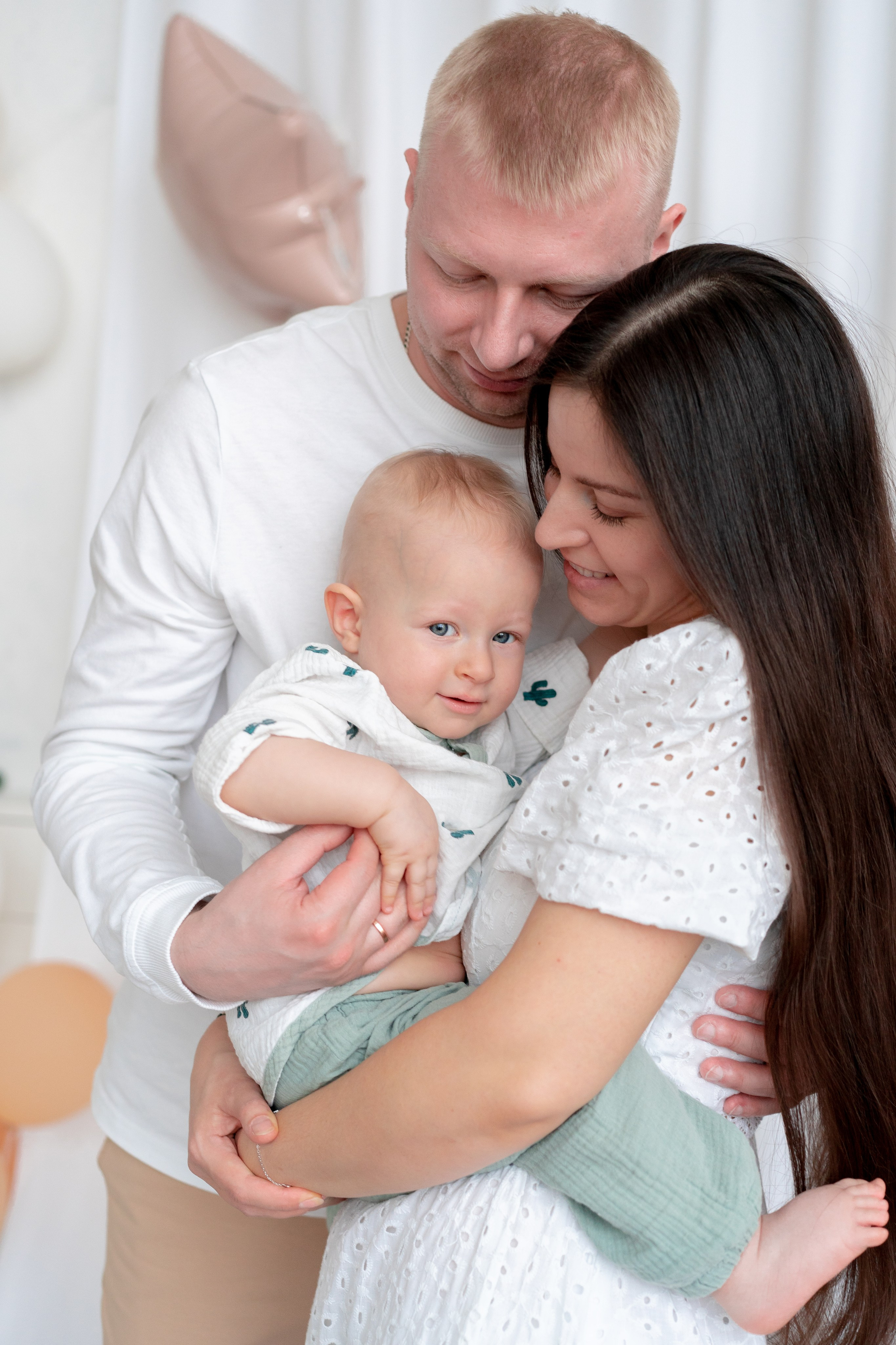 Первый день рождения малыша. Детская, семейная фотостудия в Санкт-Петербурге