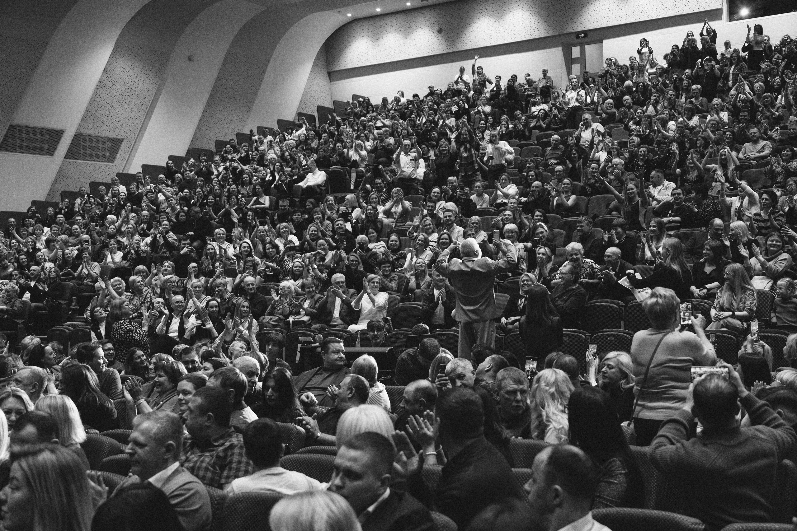 Сосо Павлиашвили в Красноярске 19.02.26. Фотограф Красноярск съемки лавстори, фотосессия в студии, портретная съемка, творческие фотосессии