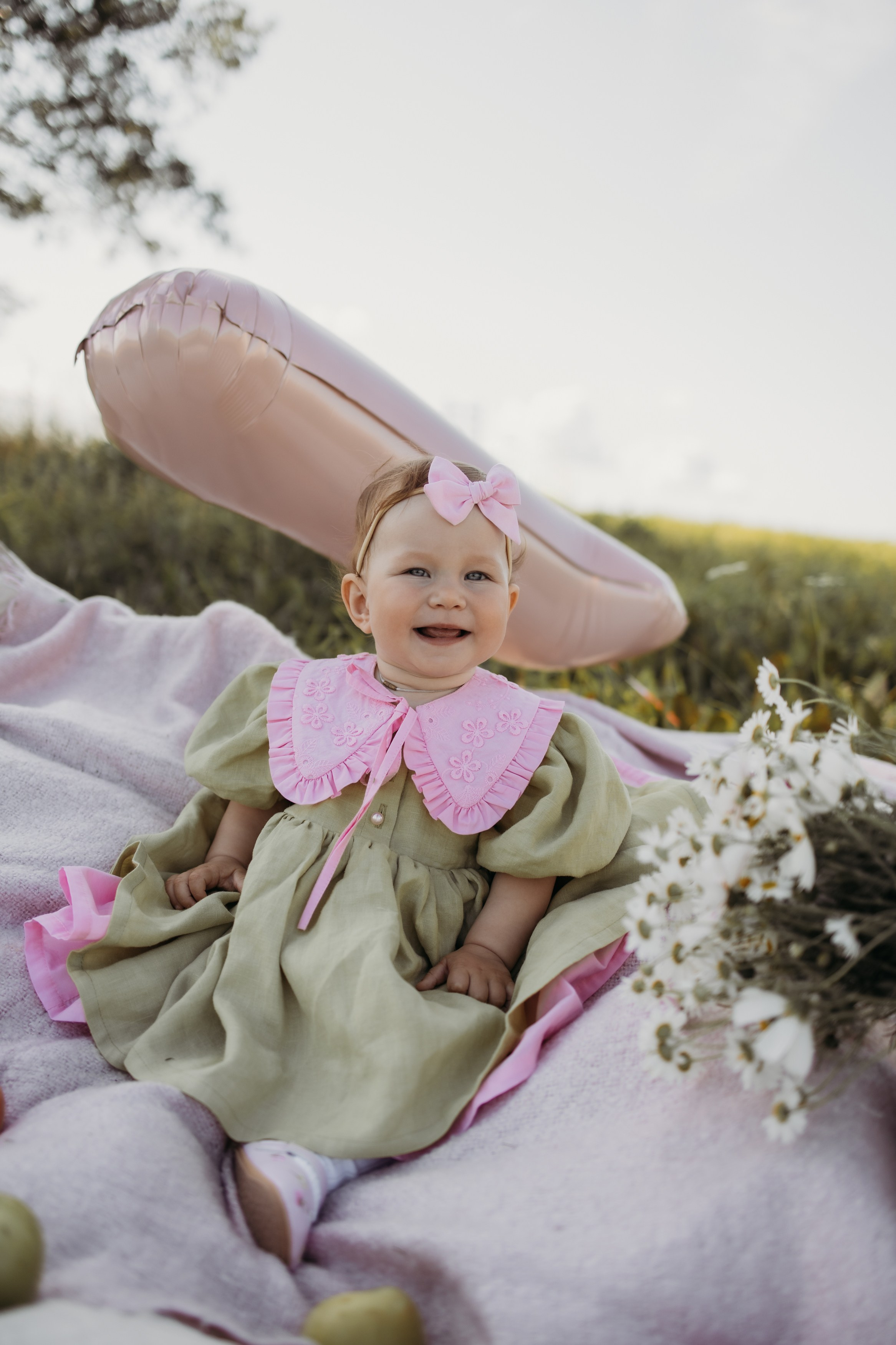 Годик у одинокого дерева. Свадебный и семейный ньюборн newborn фотограф, фотограф новорождённых в Санкт-Петербурге, Пушкине, Павловске. Павлова Анастасия