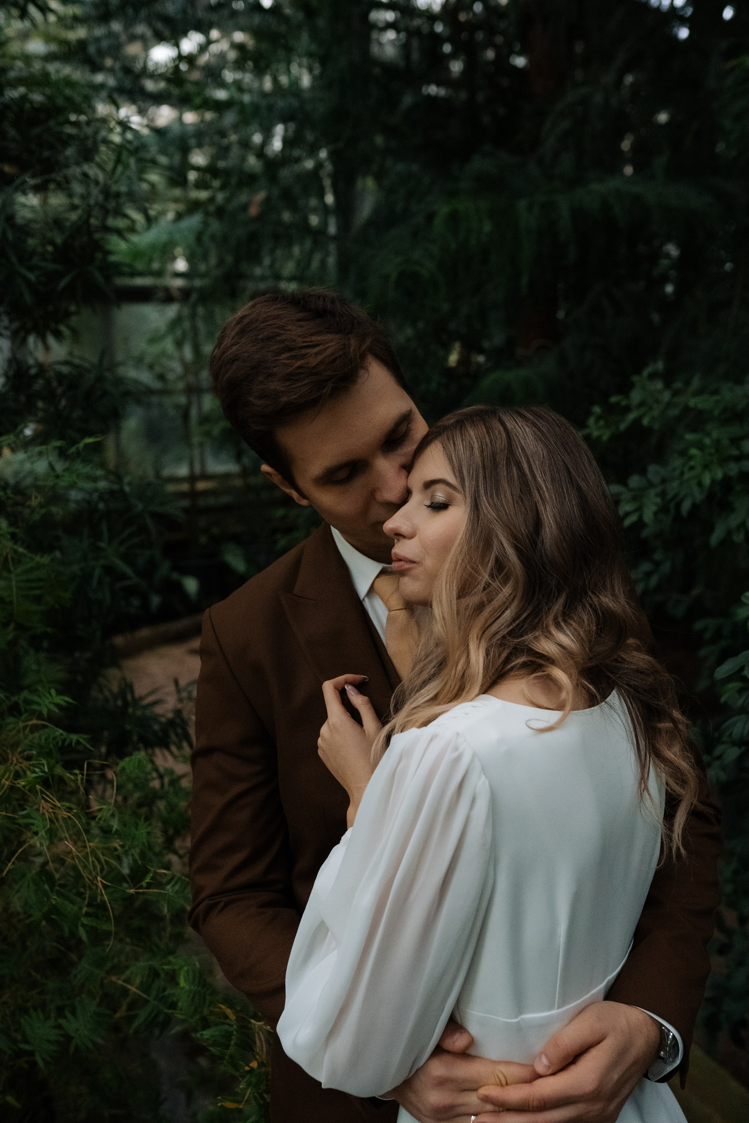 Свадебная фотосессия в оранжерее, Москва. Свадебный фотограф в Москве Анна Полушина