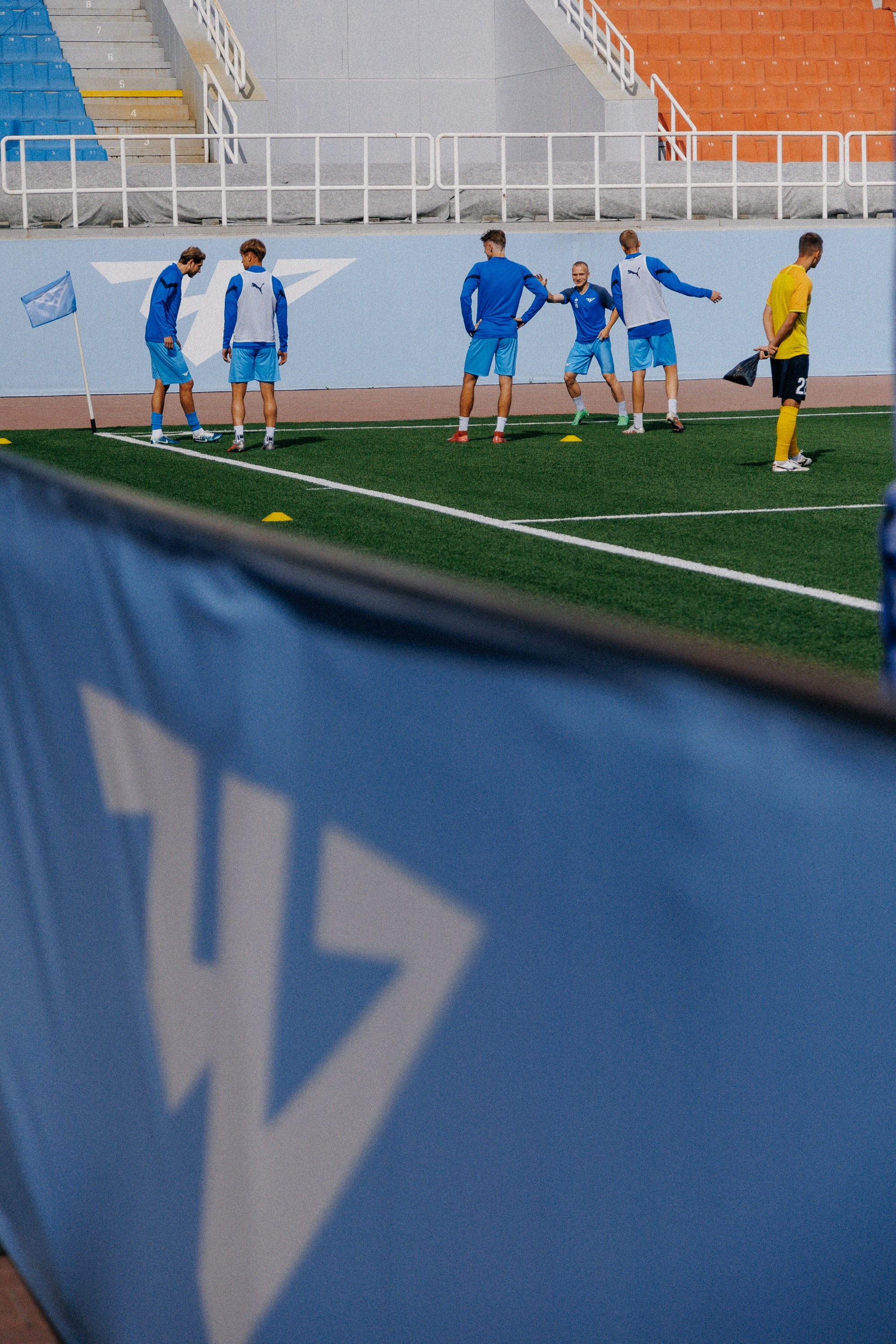 ФК ЧЕЛЯБИНСК Х ФК ВОЛГА. Репортажный фотограф Макс Брагин