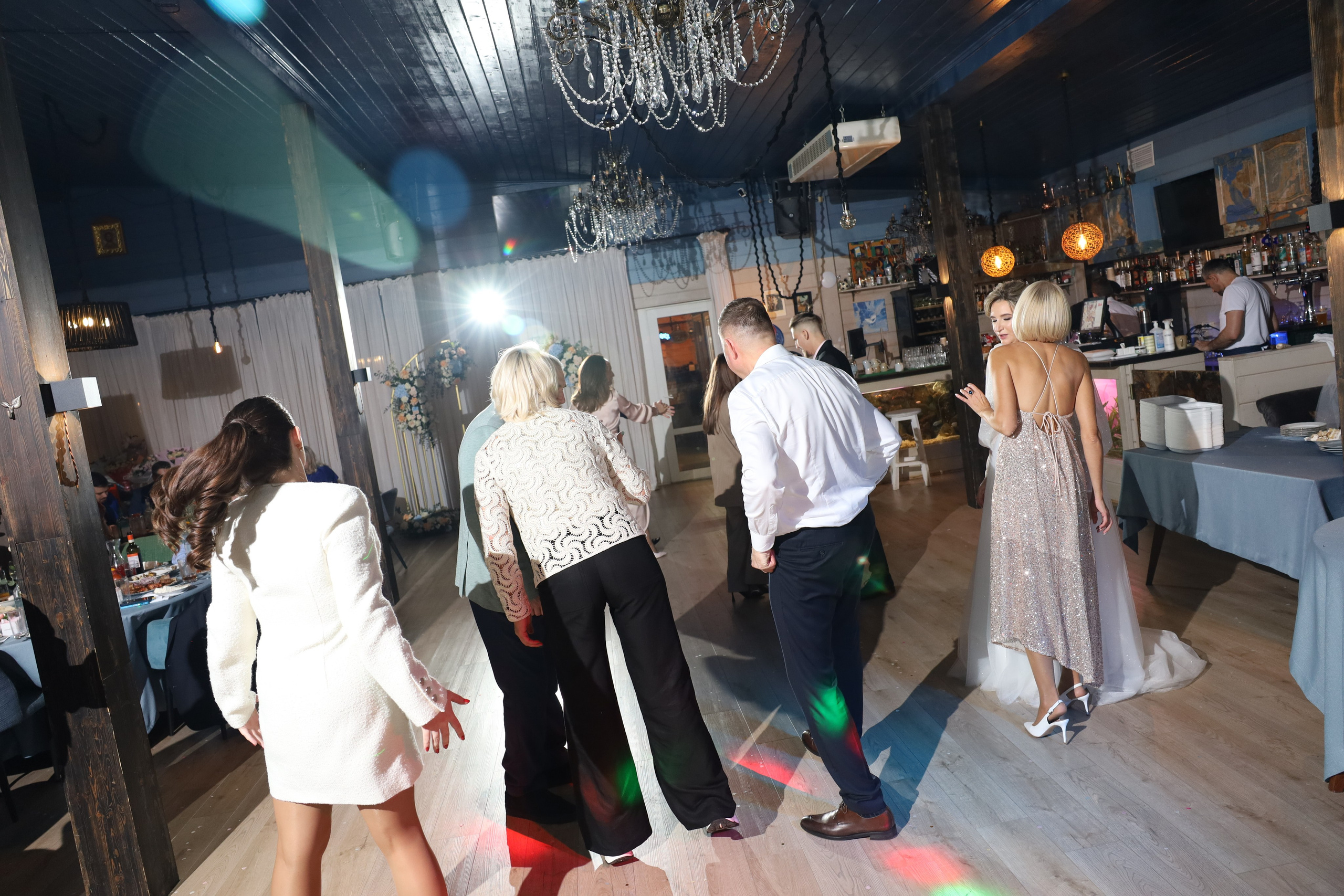 𝒜𝓇𝓉𝑒𝓂 & 𝐿𝓎𝓊𝓈𝓎𝒶 (𝓇𝑒𝓈𝓉𝒶𝓊𝓇𝒶𝓃𝓉). 𝑀𝑜𝓈𝒸𝑜𝓌. Свадебный фотограф в Санкт-Петербурге