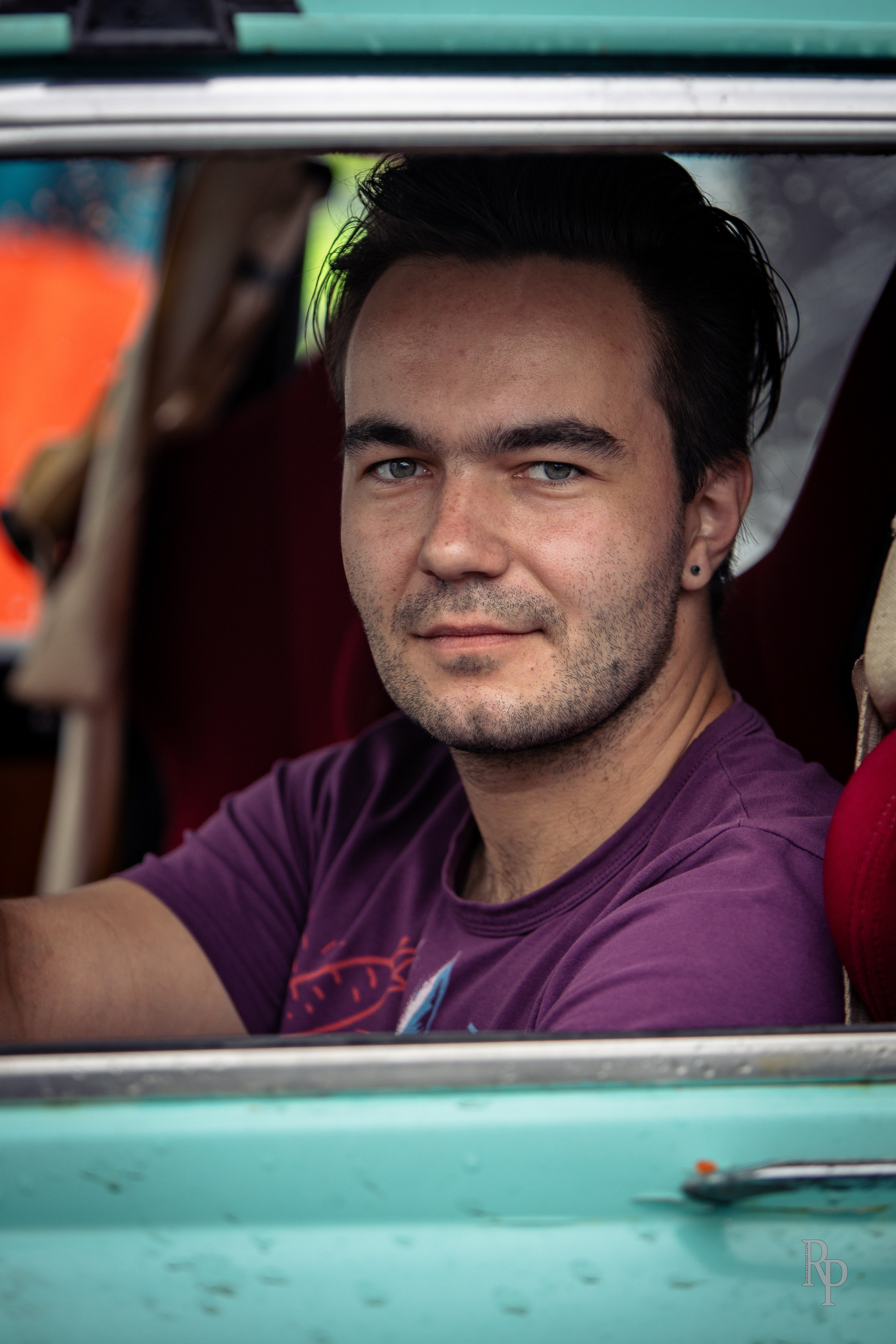 SHOWDOWN. Rusty Photographer