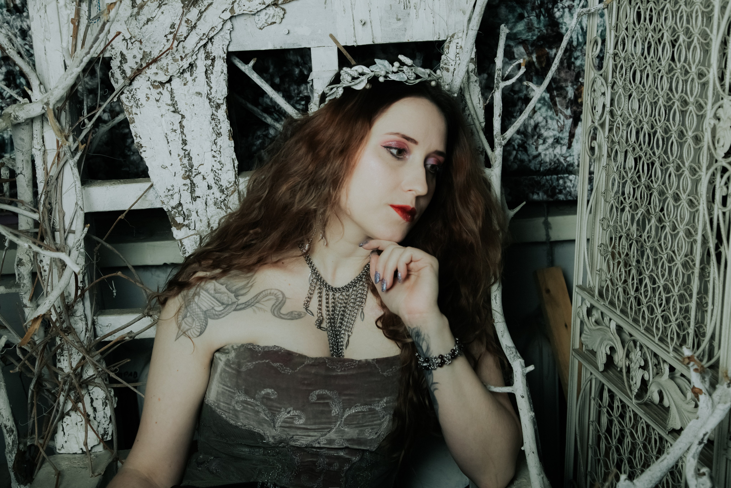 Фотосессия к выходу духов «Неблагой двор». Фотограф Ellairen